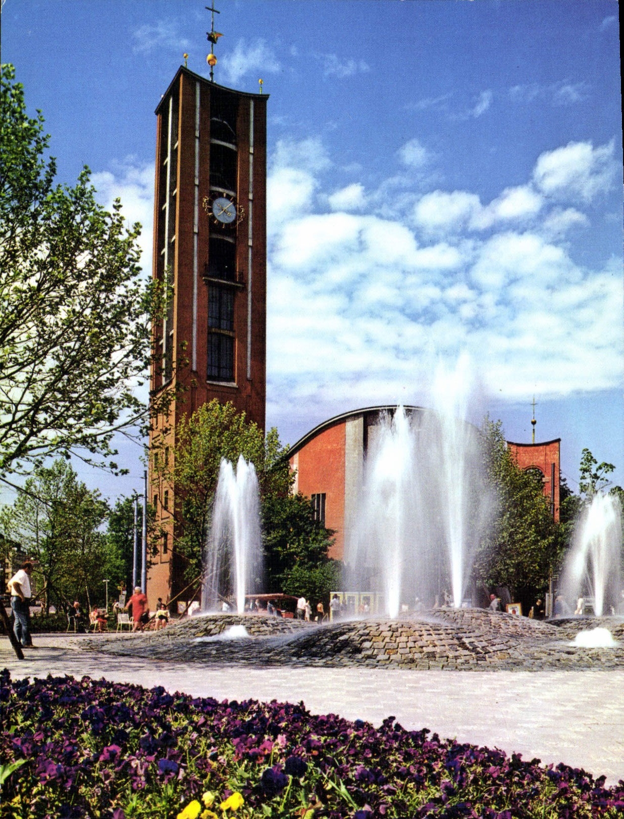 CPM Munich Place avec Eglise Matthaus