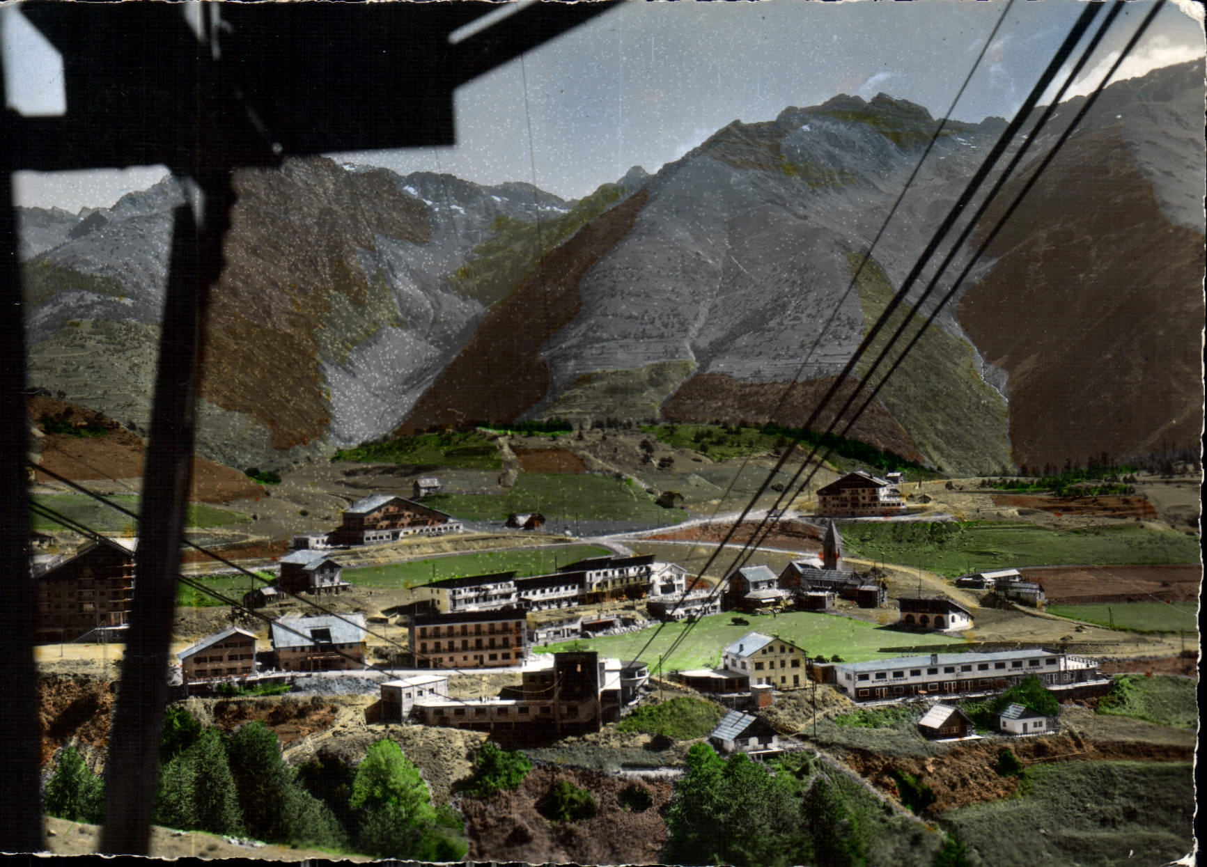 CPM Auron A M Station d'ete et d'hiver Vue generale du plateau prise du teleferique de Las Donnas au