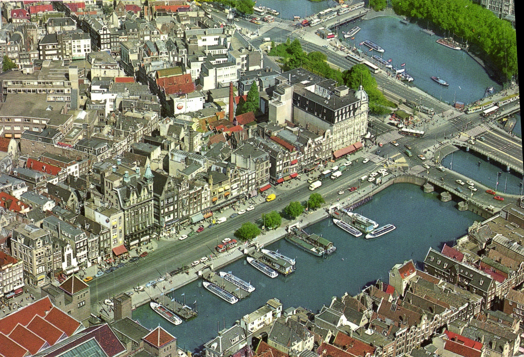 CPM Amsterdam Holland Vue aerienne du Damrak et du Prins Hendrikkade