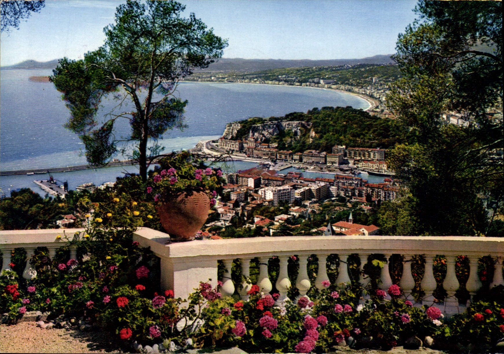 CPM La Cote d'Azur Nice Vue generale 
