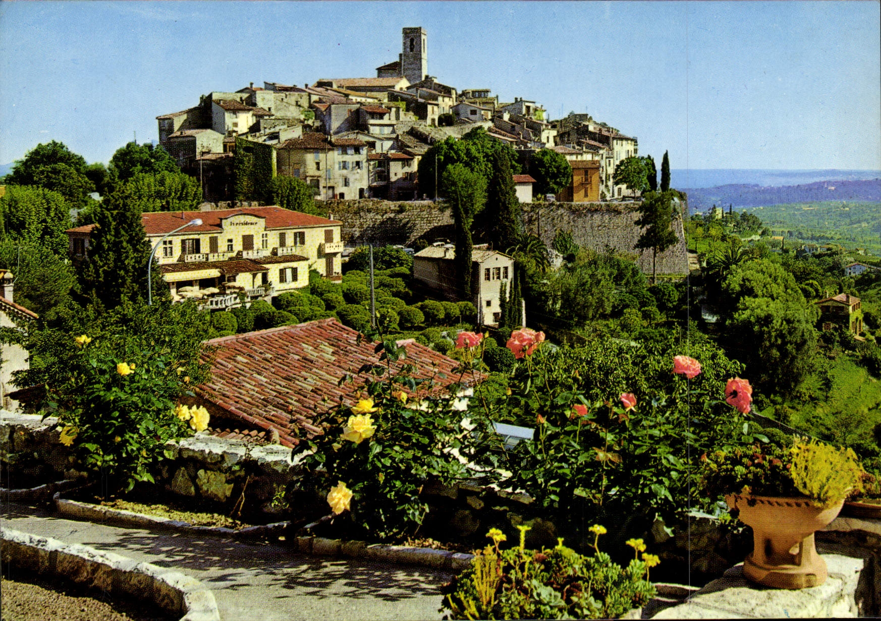 CPM Saint Paul Cote d'Azur Cite des Artistes Vue generale du village 