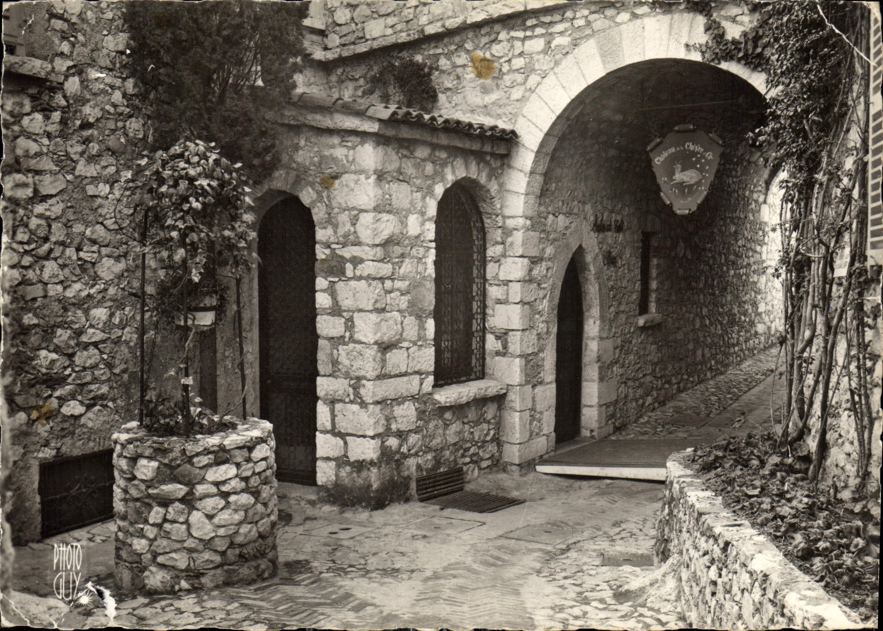 CPM Eze Village AM L'Hotel de la Chevre d'Or 