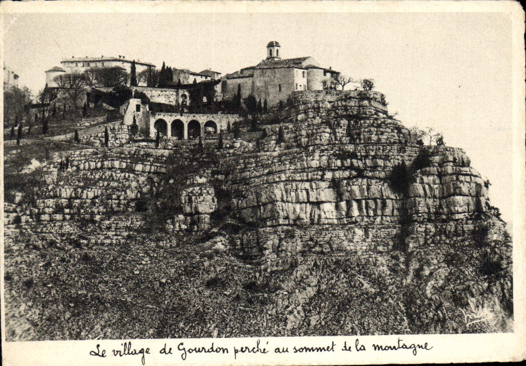 CPM Le village de Gourdon perche au sommet de la montagne