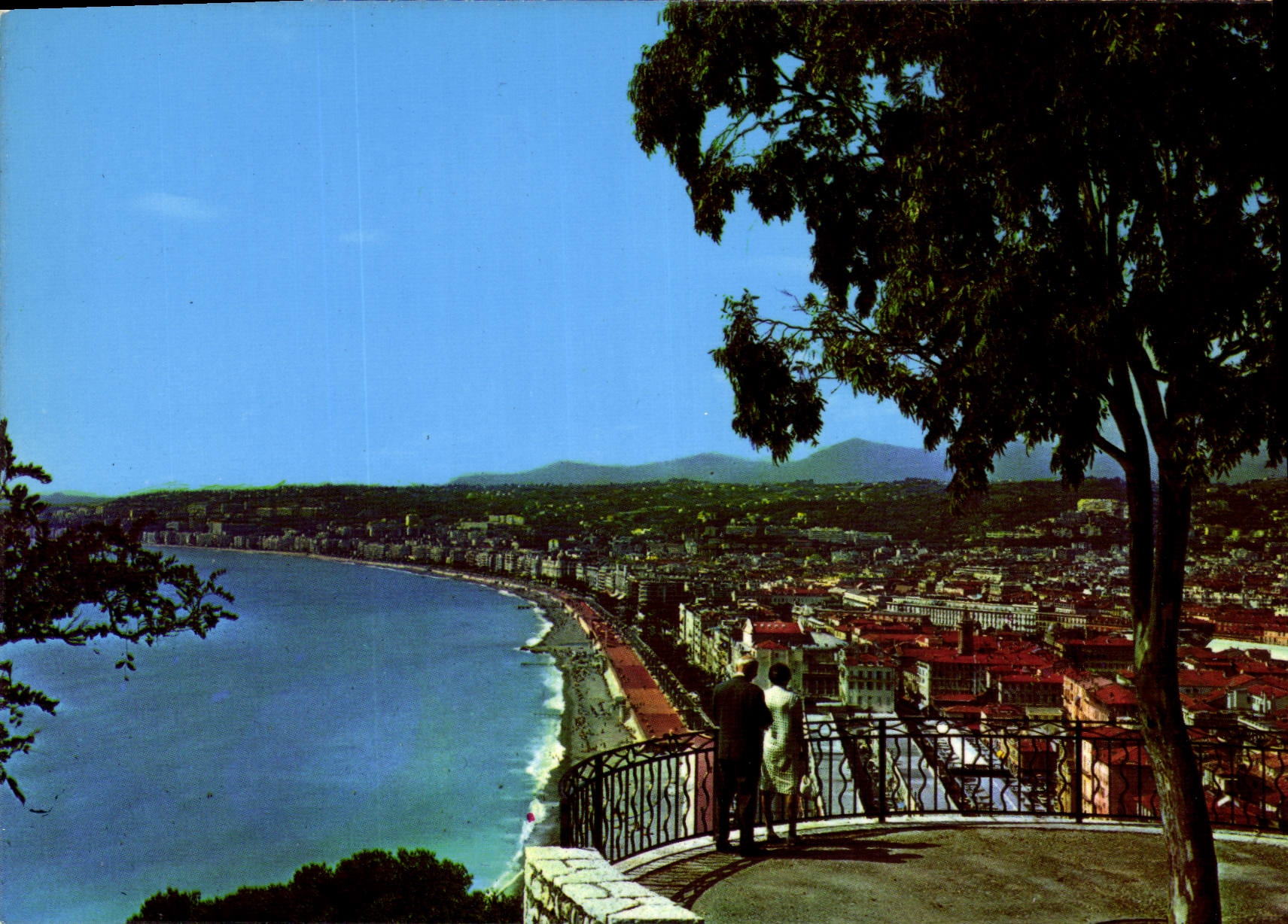 CPM Au Soleil de la Cote d'Azur Nice Vue generale de la ville prise de la colline du Chateau 