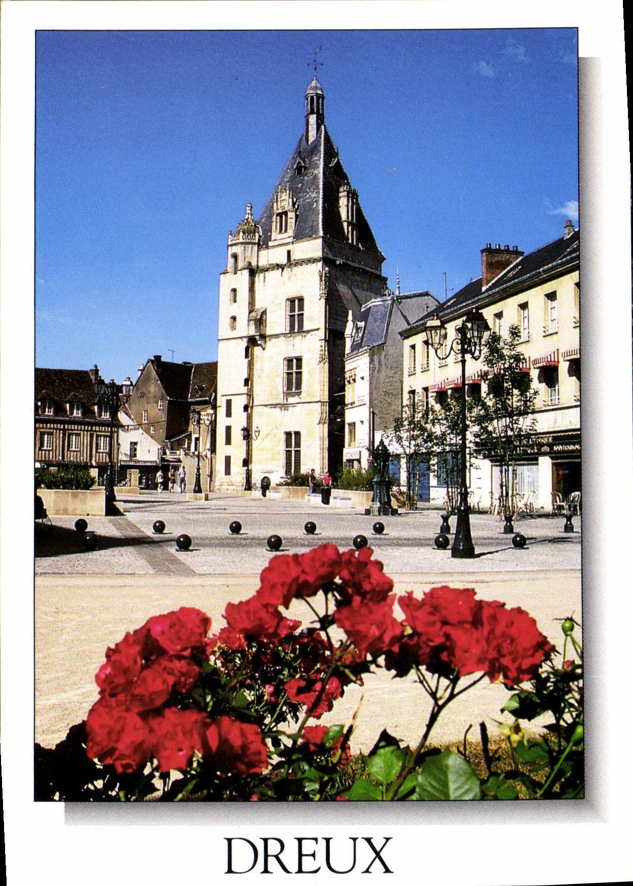 CPM Dreux Eure et Loir Le Beffroi et la Place Metezeau