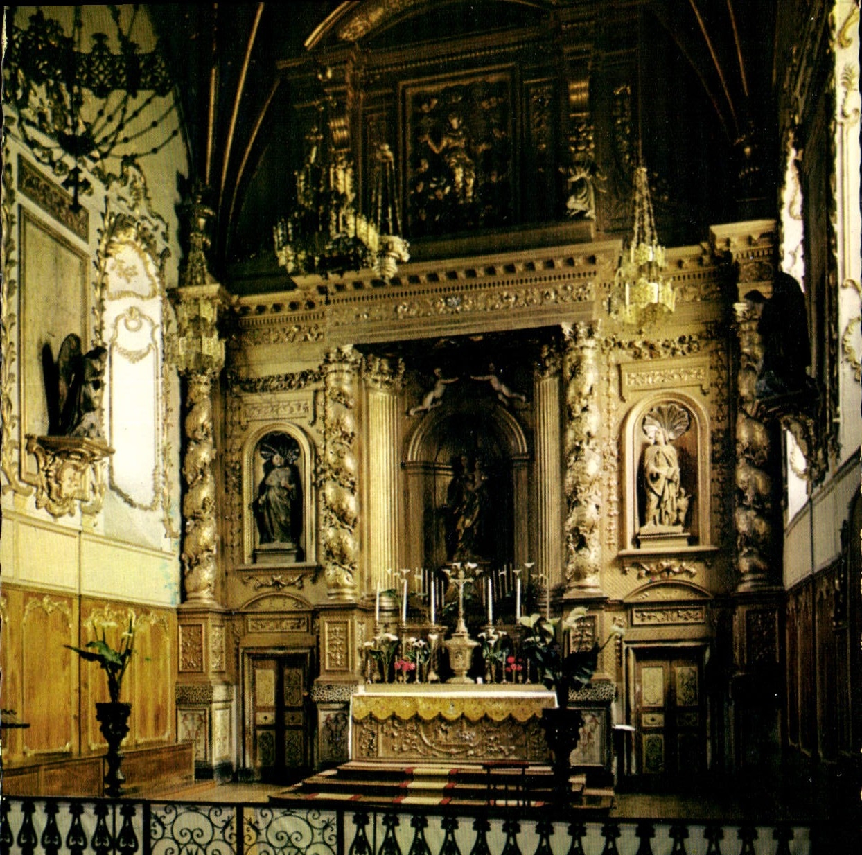 CPM Arrens Htes Pyr Chapelle de Pouey Laun Le Retable