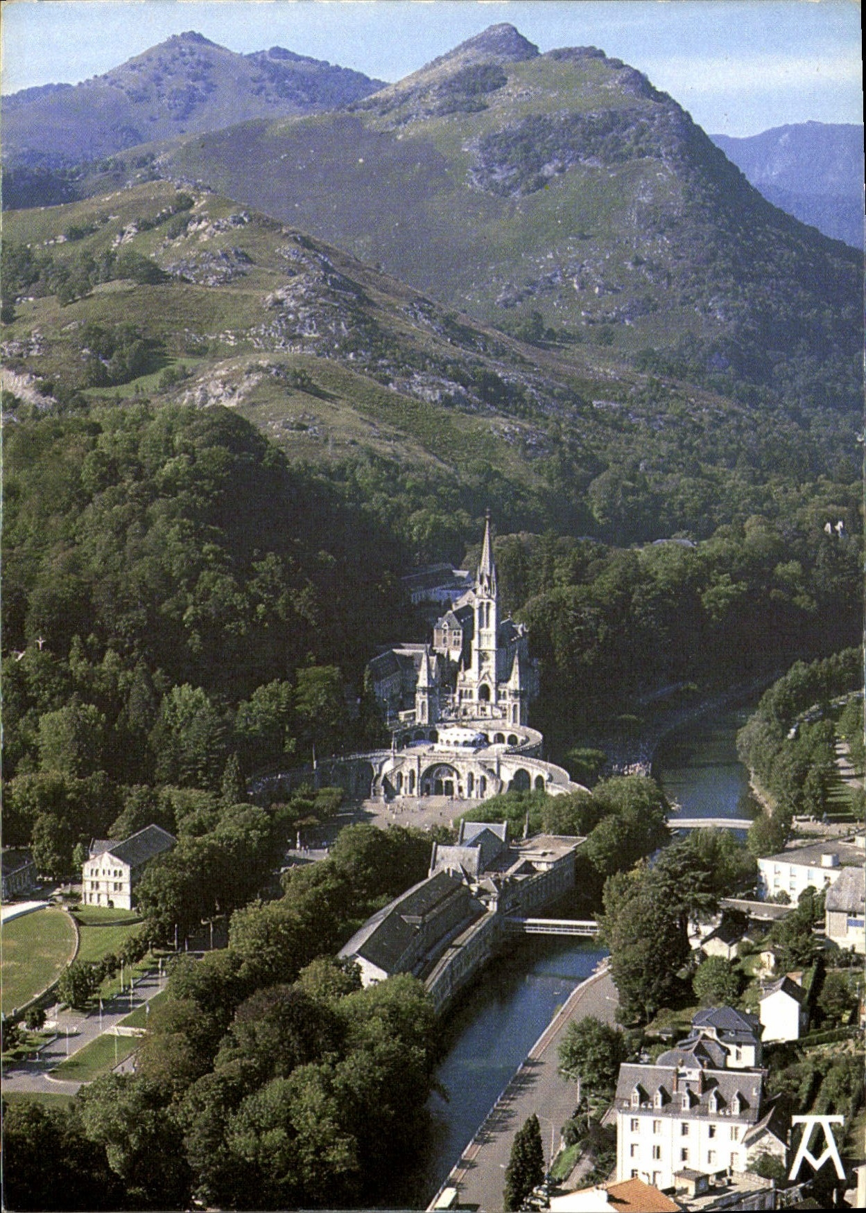 CPM Lourdes La Basilique et les Pyrenees vue aerienne 