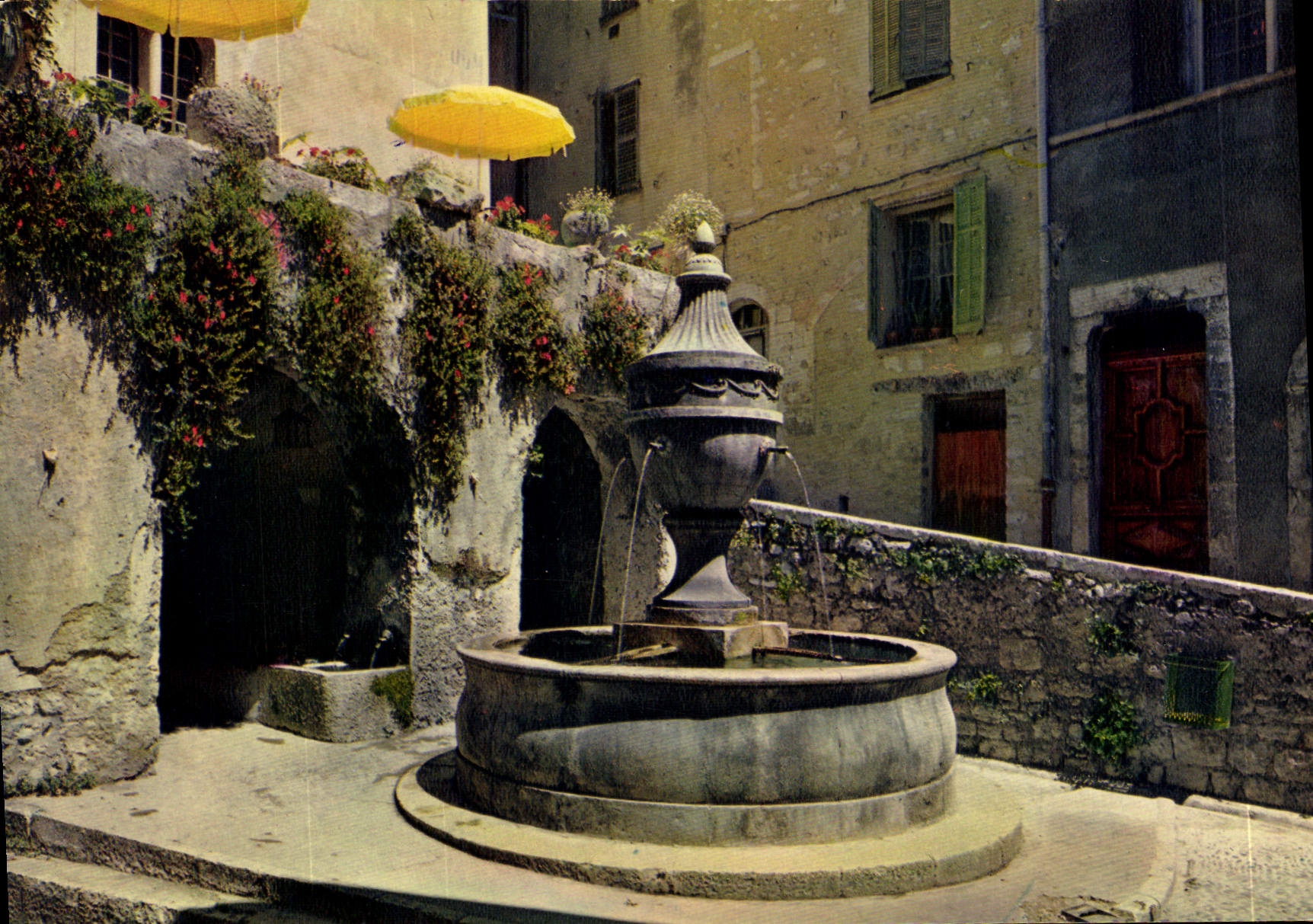 CPM Saint Paul de Vence La Fontaine 