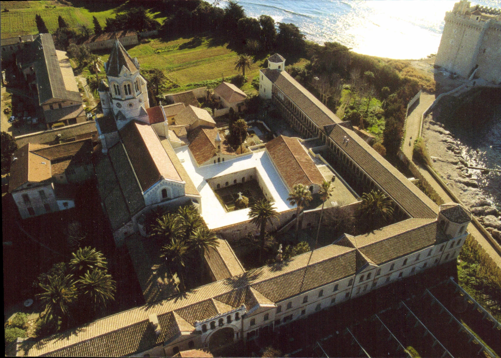 CPM Abbaye Notre Dame de Lerins Ile Saint Honorat Cannes Alpes Maritimes l'Abbaye vue du nord ouest