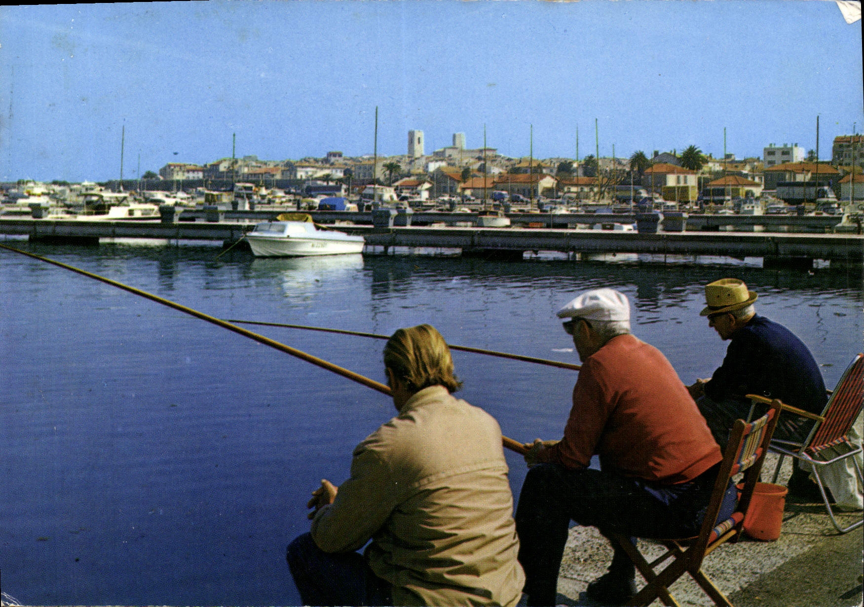 CPM Antibes Vue generale prise d'un coin du nouveau Port