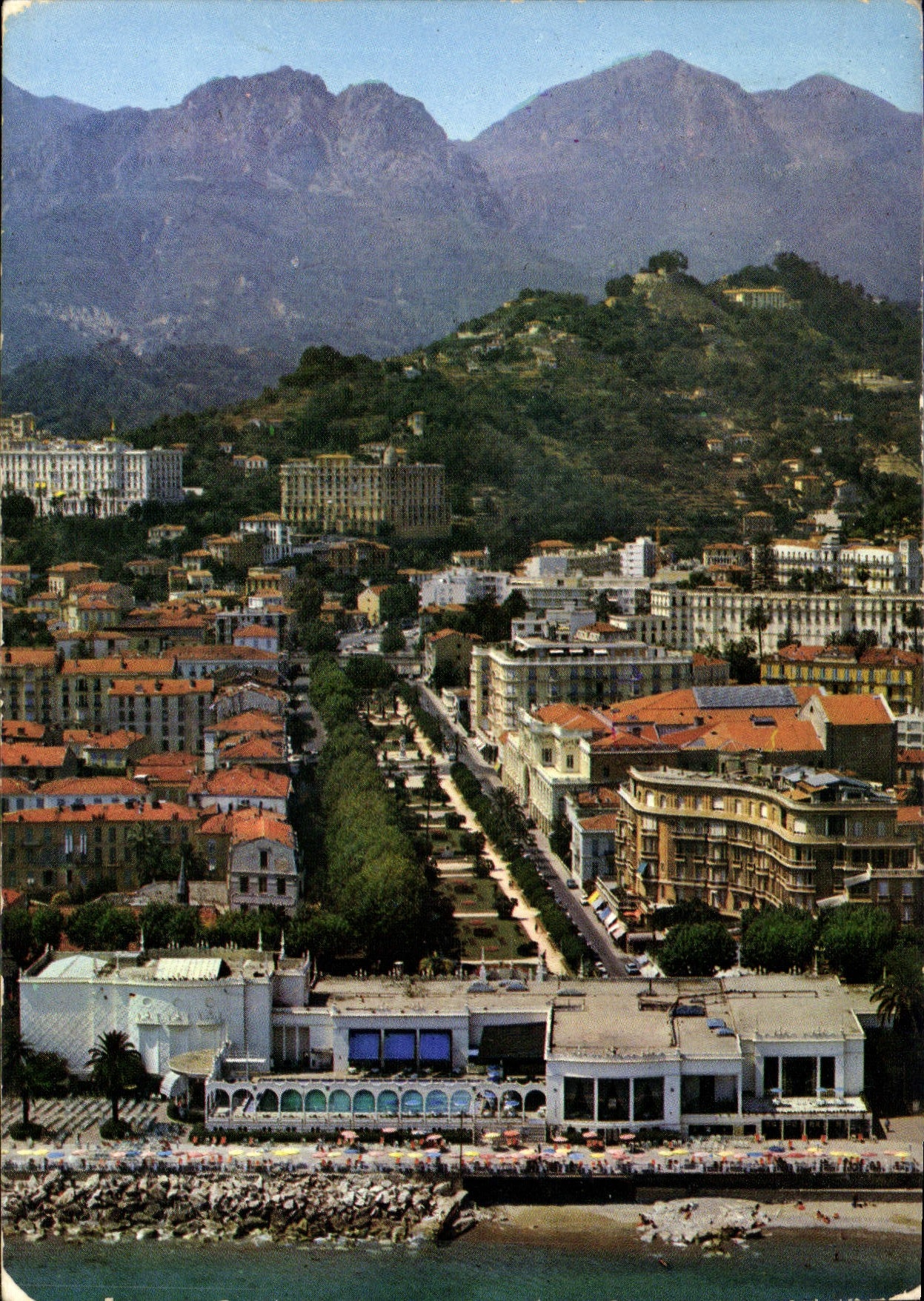 CPM Vue aerienne sur Menton au premier plan Le Casino
