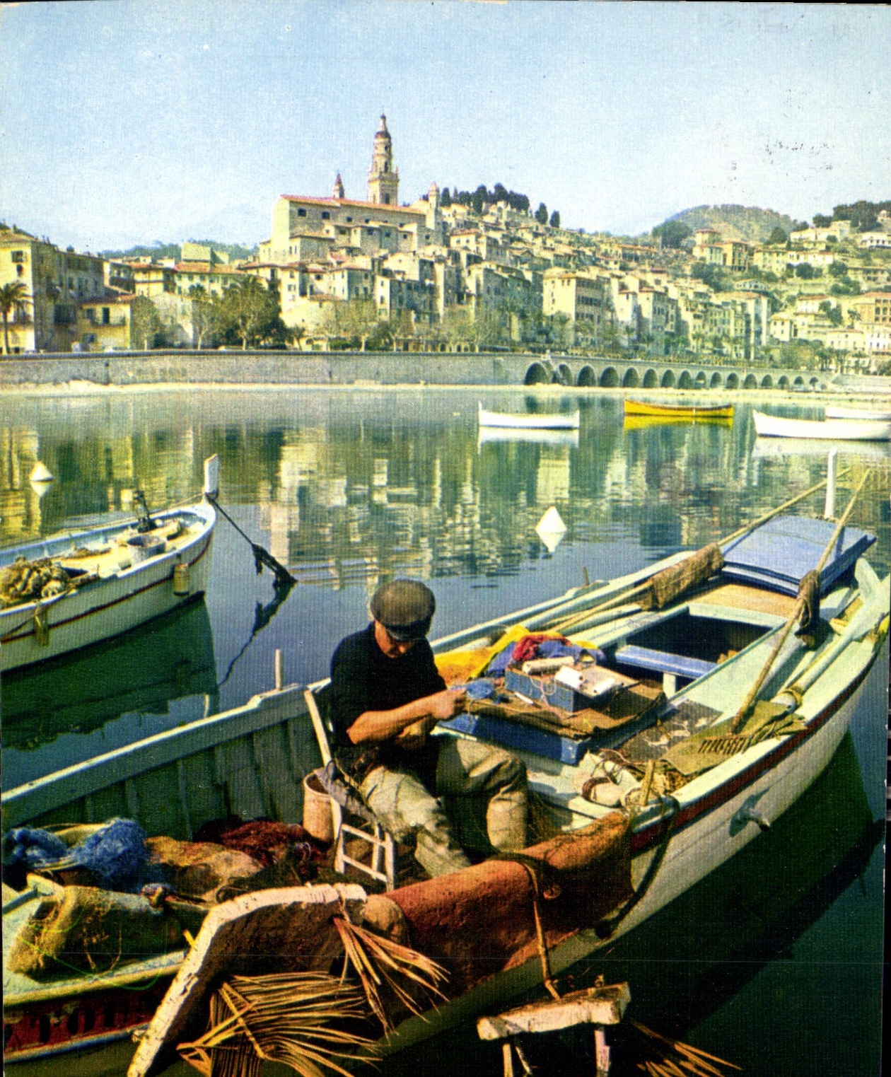 CPM La Cote d'Azur Miracle de la nature Menton Alpes Maritimes La Vieille ville Peche Pecheur Bateau