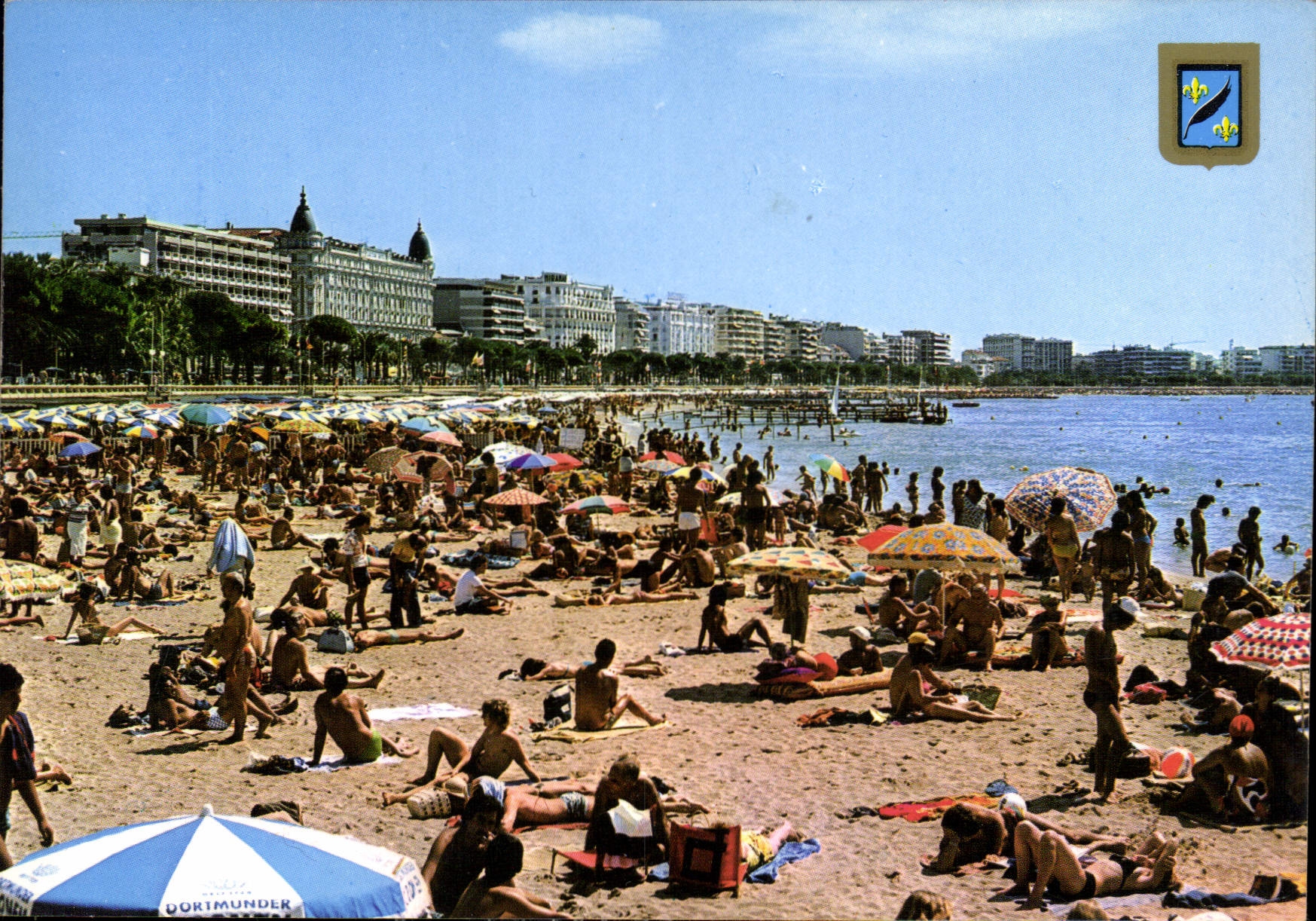 CPM Cannes Plage de la Croisette 