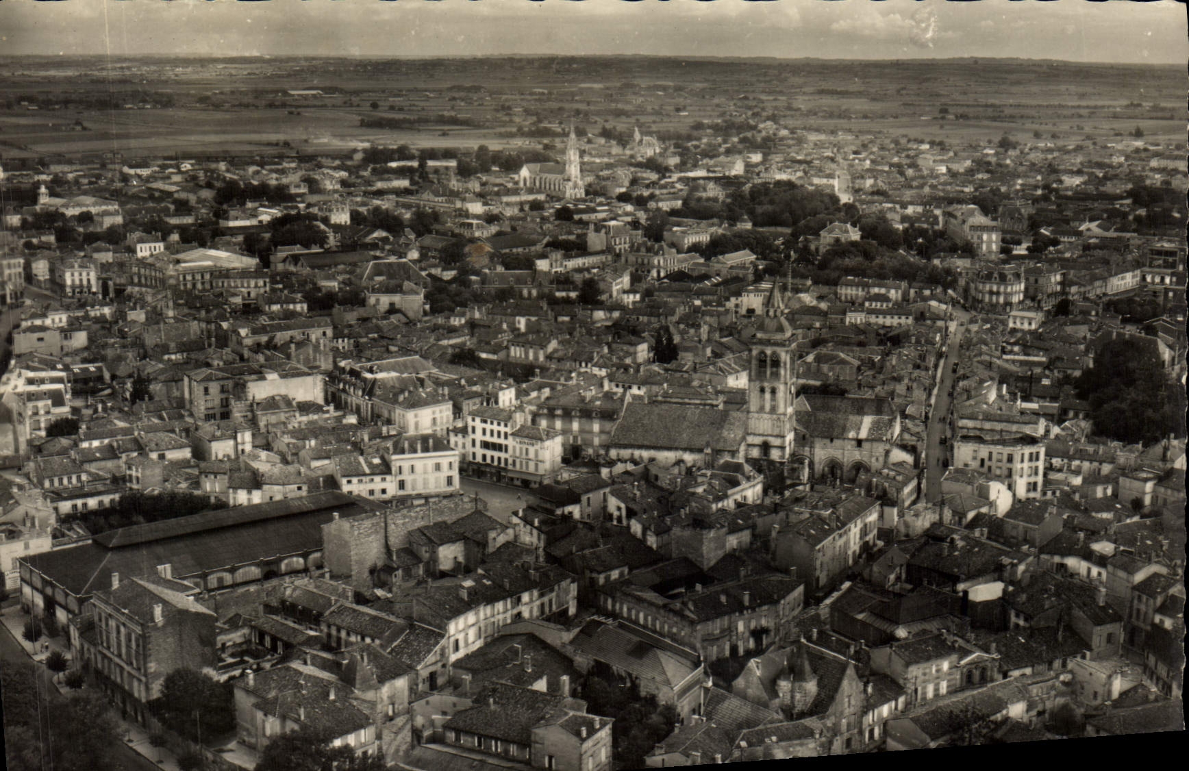 CPM Cognac Charente Vue generale aerienne