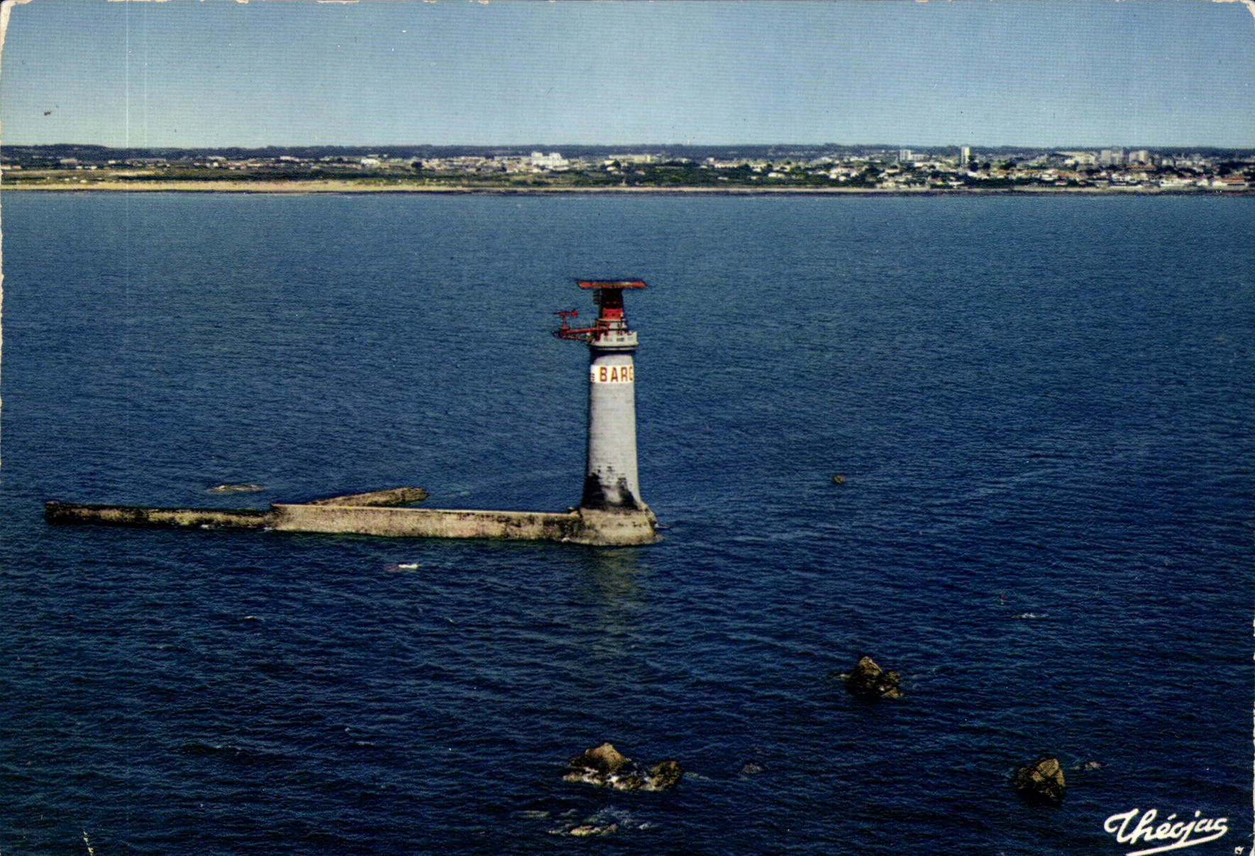 CPM Les Sables d'Olonne Vendee Perie de la Cote de Lumiere au fond la Chaume et la Plage de la Parac
