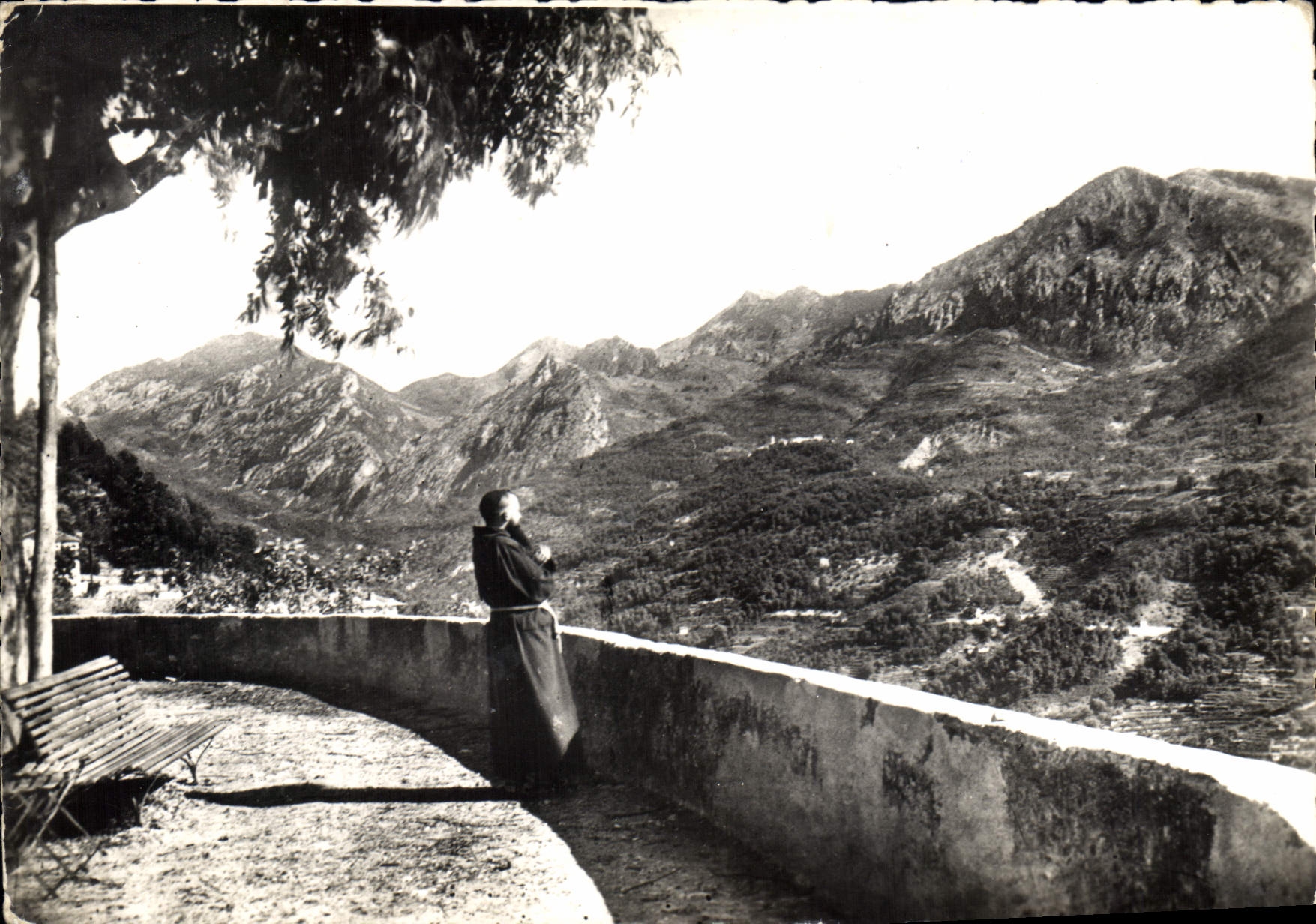 CPM Menton N D de l'Annonciade Vue sur Castellar et les Montagnes Moine