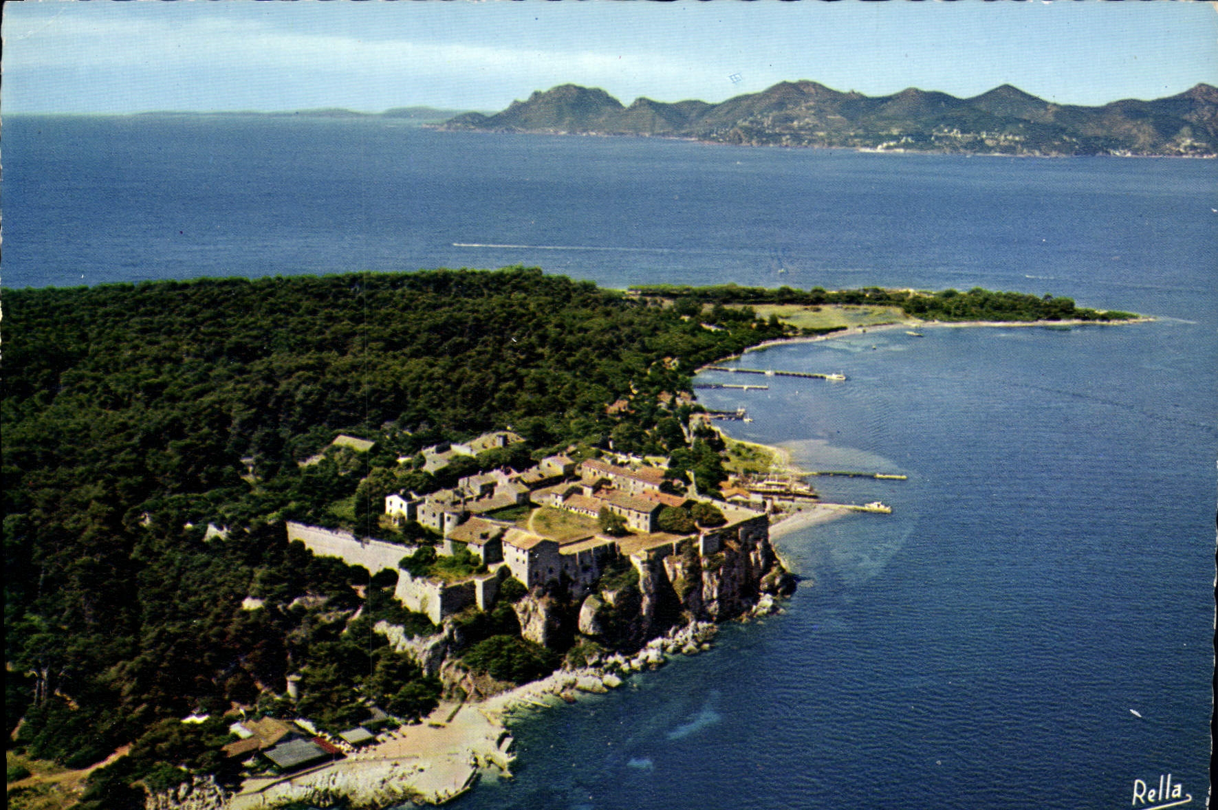 CPM La Cote d'Azur Les environs de Cannes Iles de Lerins 