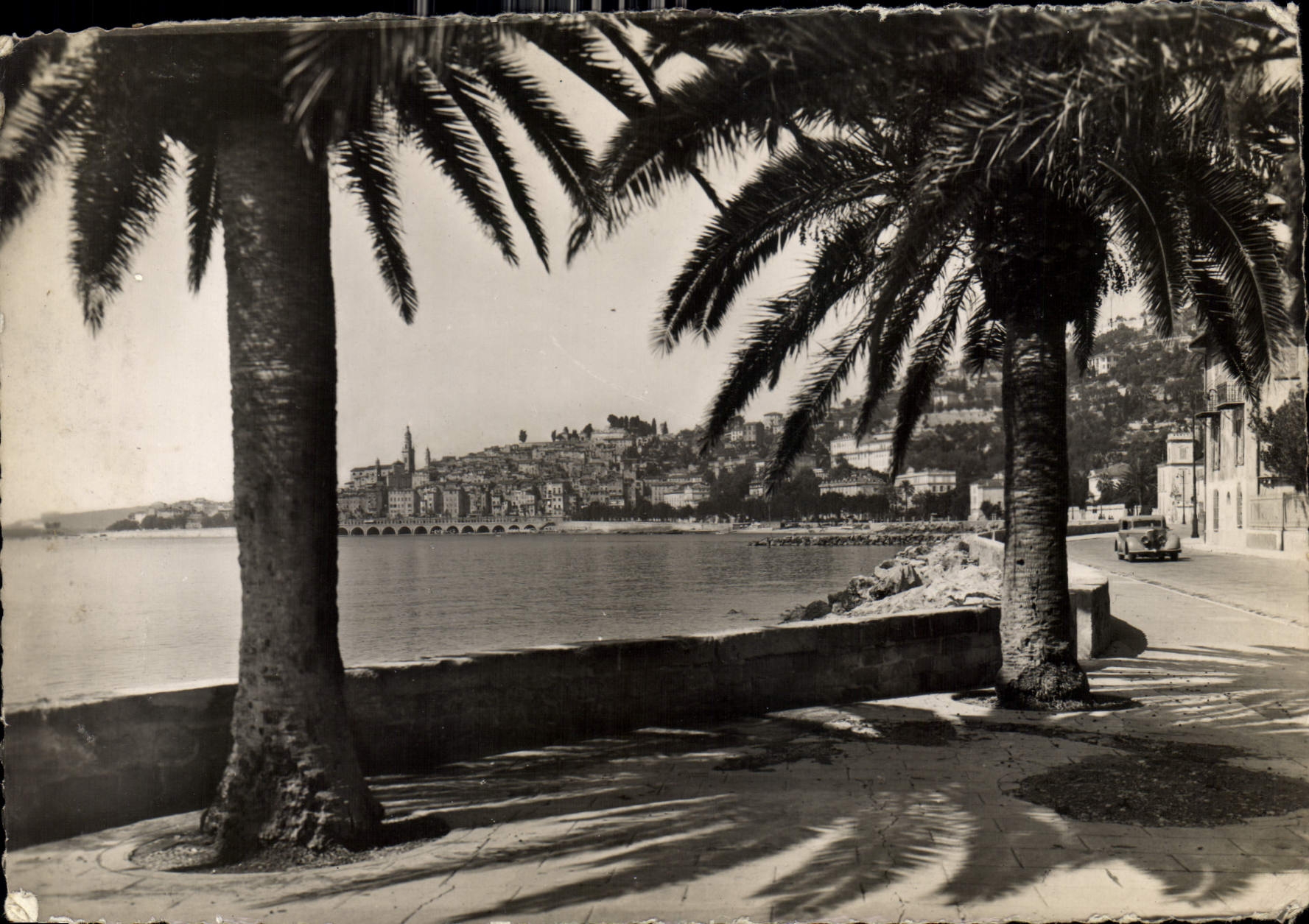 CPM Menton Route du bord de Mer et Vue generale prise de Garavan