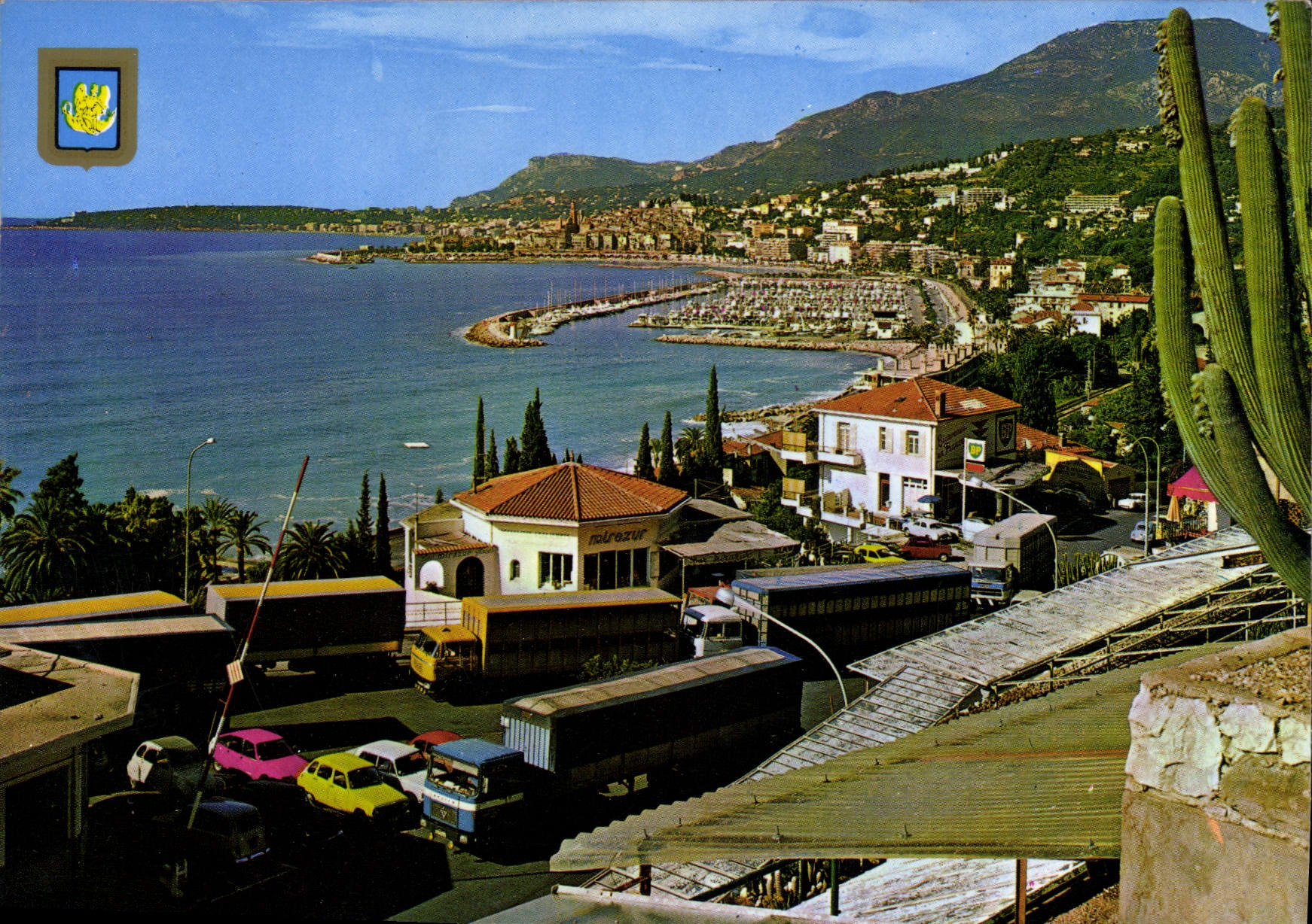 CPM Menton Vue generale prise de la Frontiere Franco Italienne