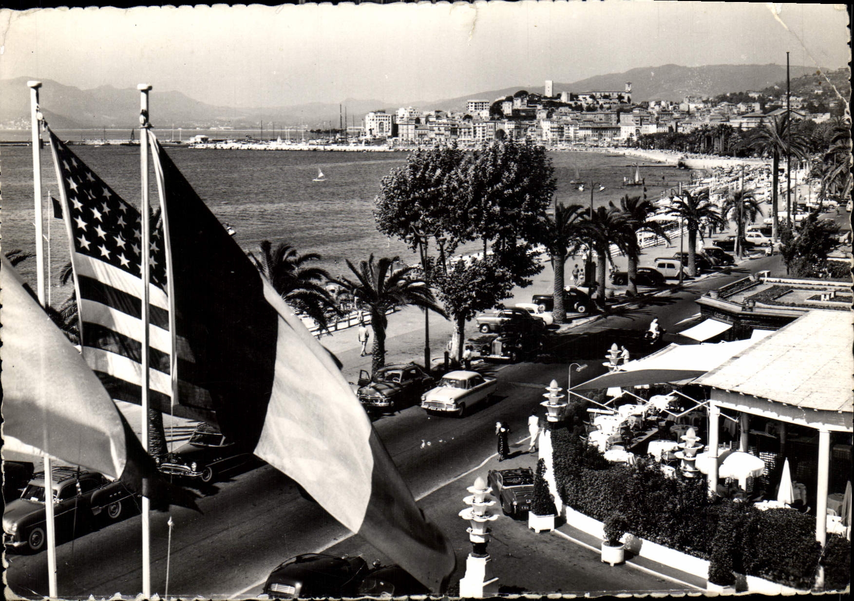 CPM La Cote d'Azur Cannes Le Suquet vu du Carlton Hotel 