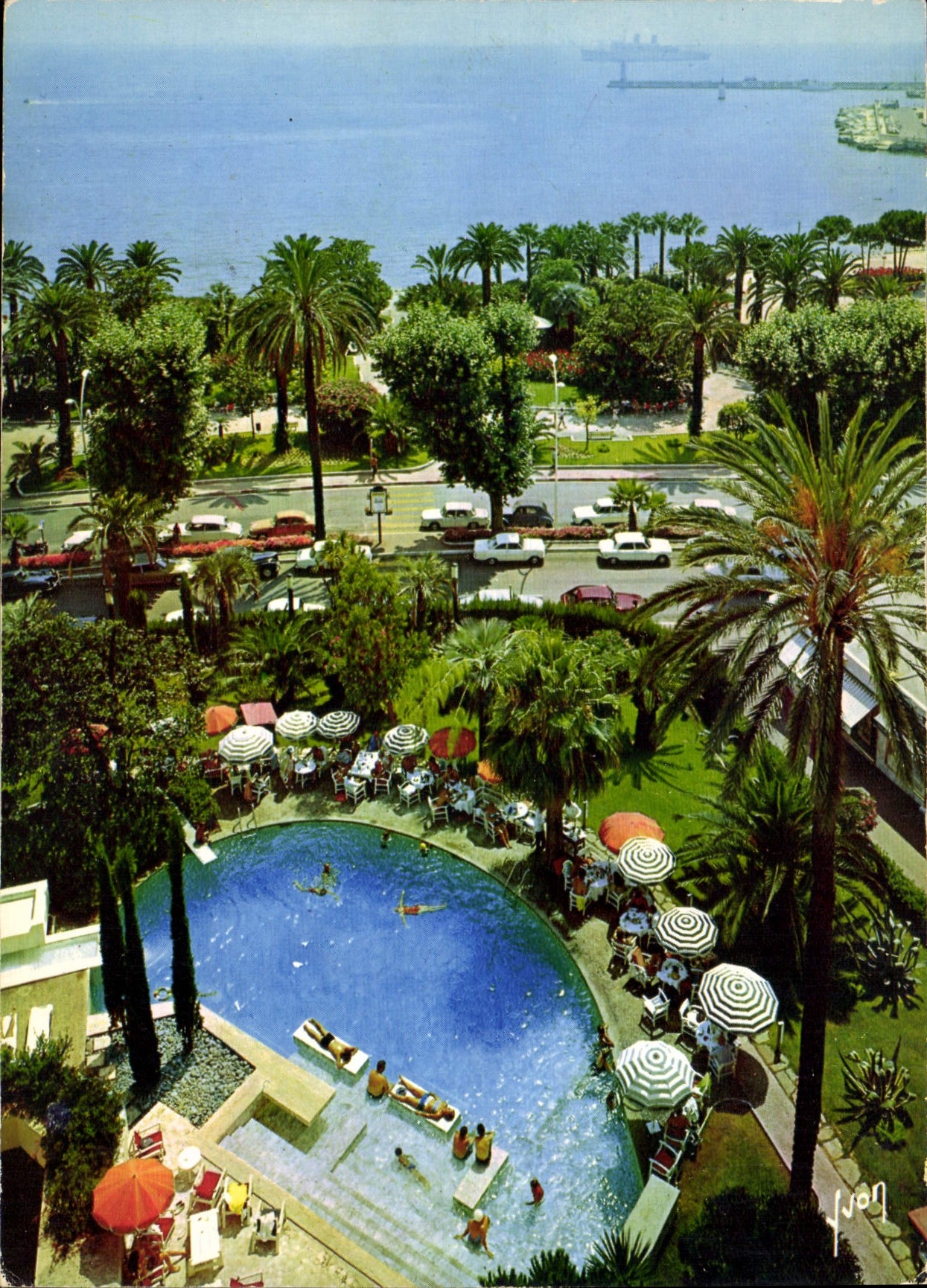 CPM La Cote d'Azur miracle de la nature La Piscine de l'Hotel Majestic et les Jardins du Casino 