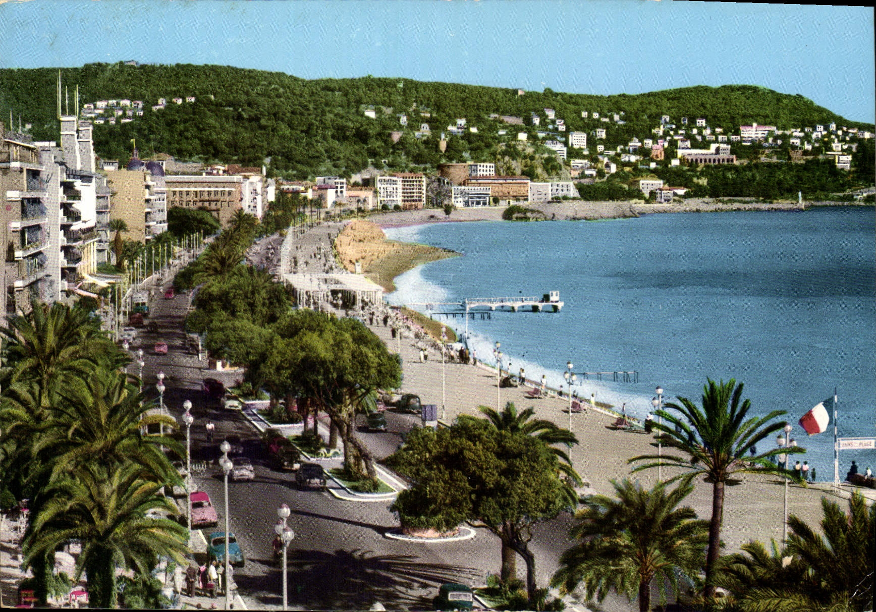CPM Cote d'Azur Nice La Promenade des Anglais au fond le Mont Baron