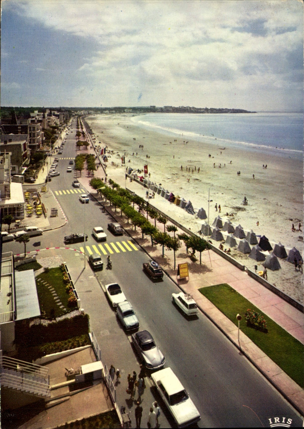 CPM La Cote de Beaute Royan Le Boulevard Garnier 