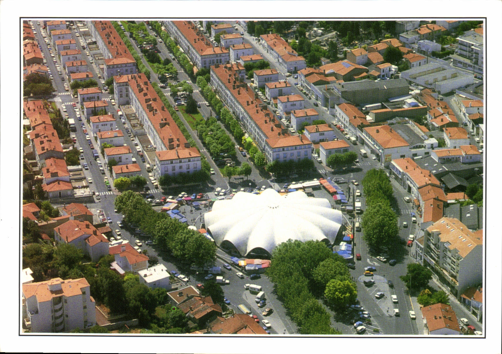 CPM Royan Vue aerienne Le Marche et le centre