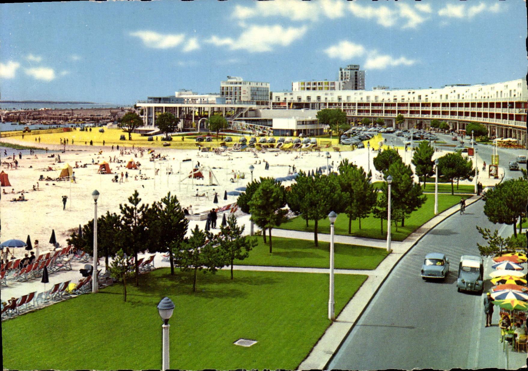 CPM Royan Partie Sud du Front de Mer Le Terre plein du Casino 