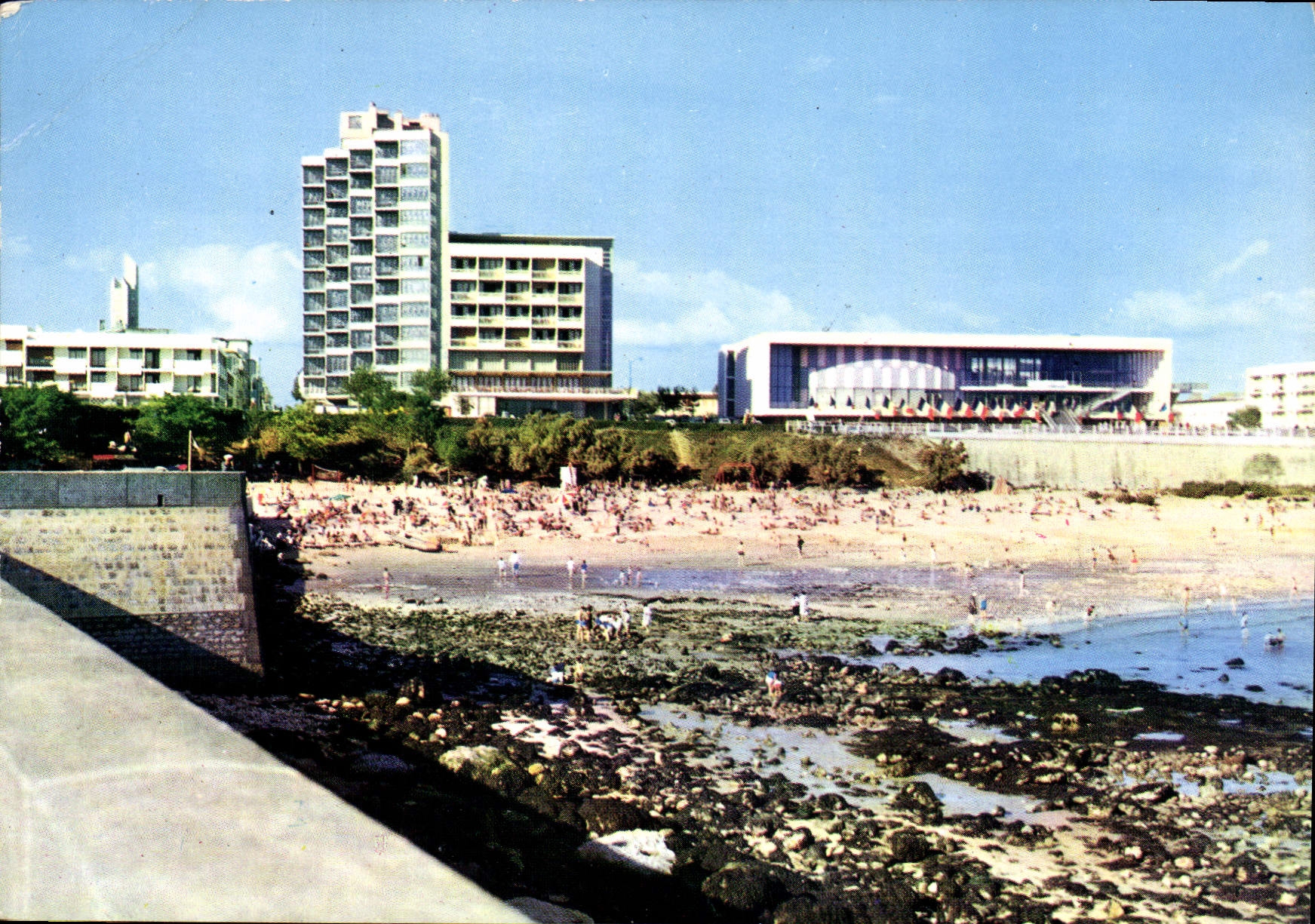 CPM Royan Ville novelle La Plage de Foncillon devant le Palais des COngres 