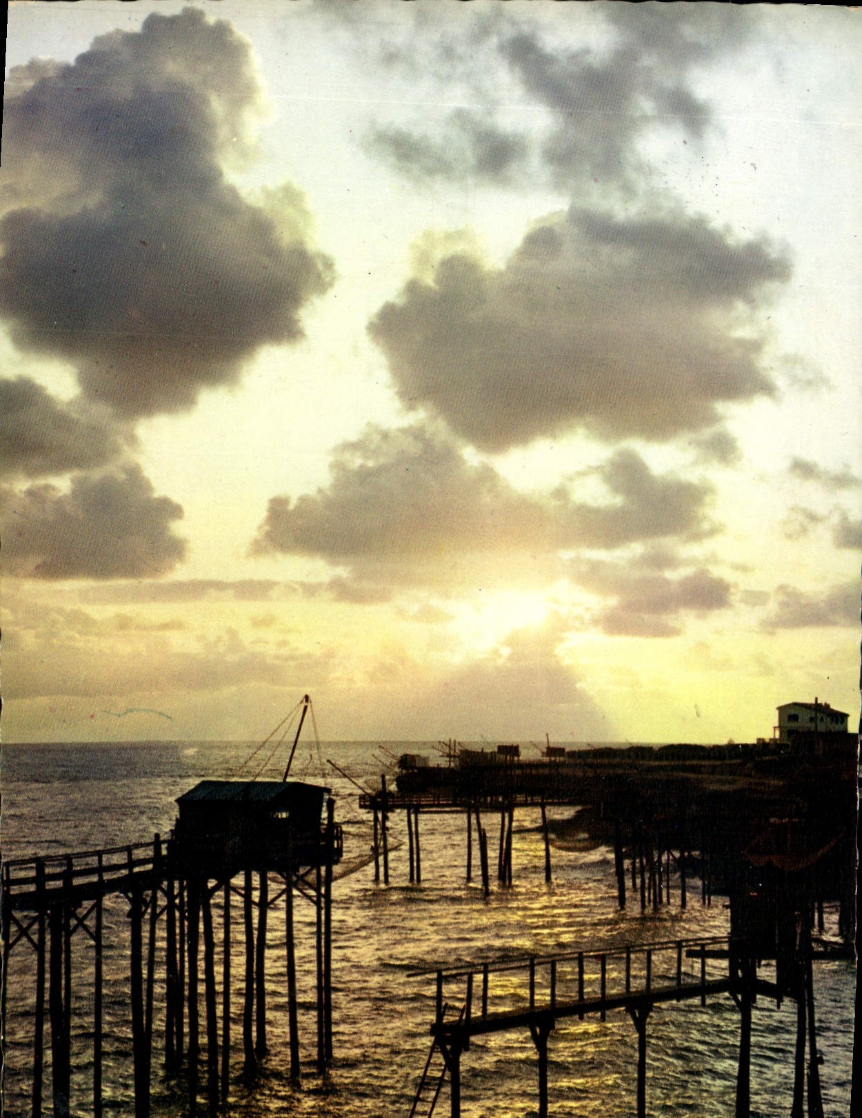 CPM La Cote de Beaute au coucher du soleil De Saint Palais Sur Mer a la Grande COte Les Carreles