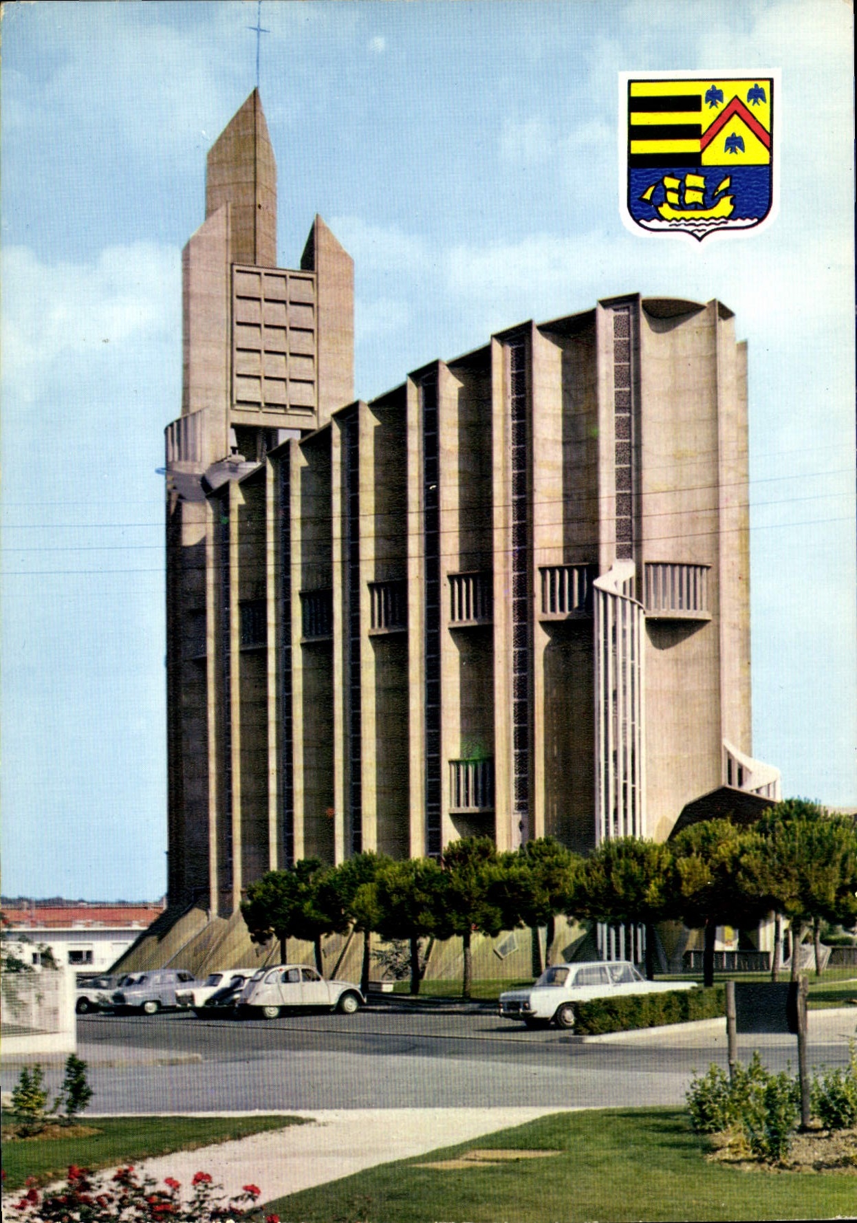 CPM Royan Facade Nord de l'Eglise Notre Dame Le Grand Portail Bateaux de peche