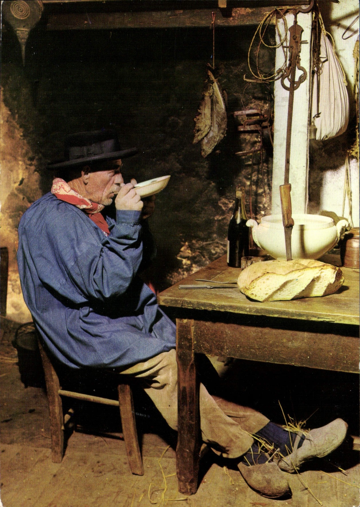 CPM En Perigord Chabrol 