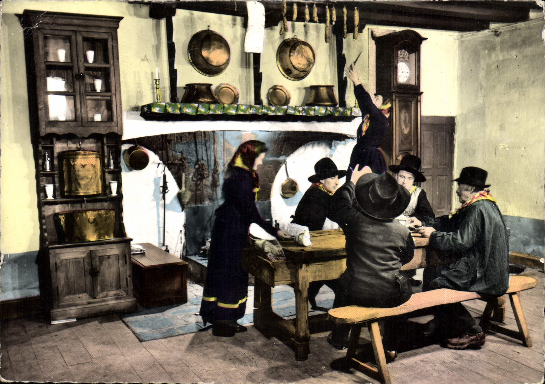 CPM L'Auvergne Le Casse croute en revenant de foire Folklore