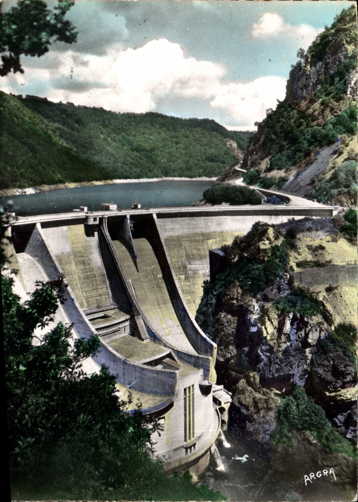 CPM Environs de Mauriac Cantal Le Barrage de l'Aigle