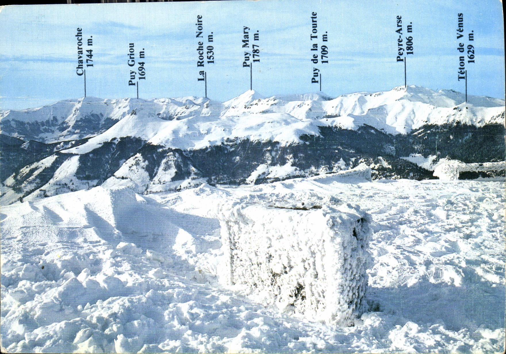 CPM Les Monts du Cantal en Hiver Panorama sur la chaine de montagne