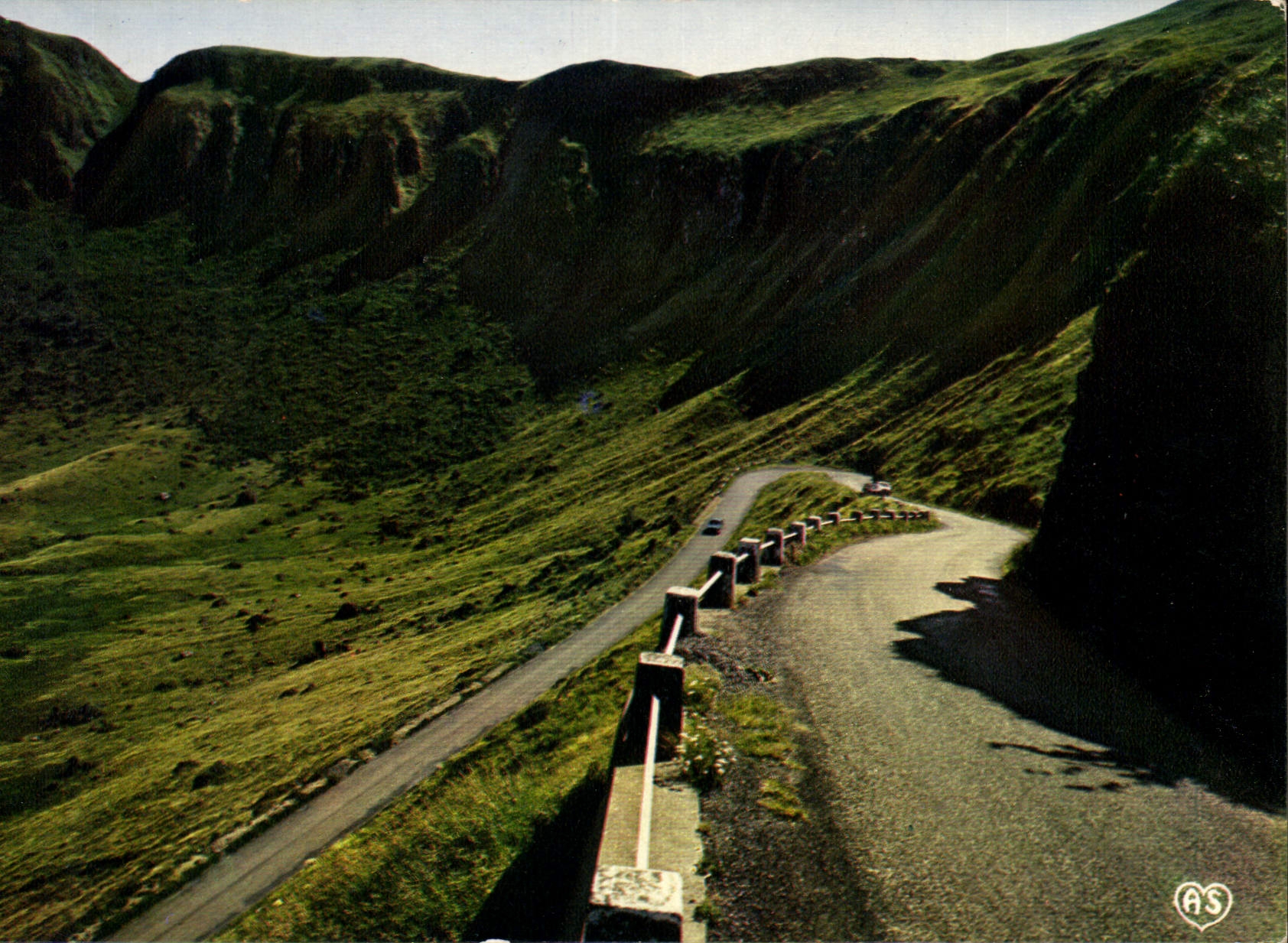 CPM Le Cantal Pittoresque Lu Pur Mary et la Breche de Roland