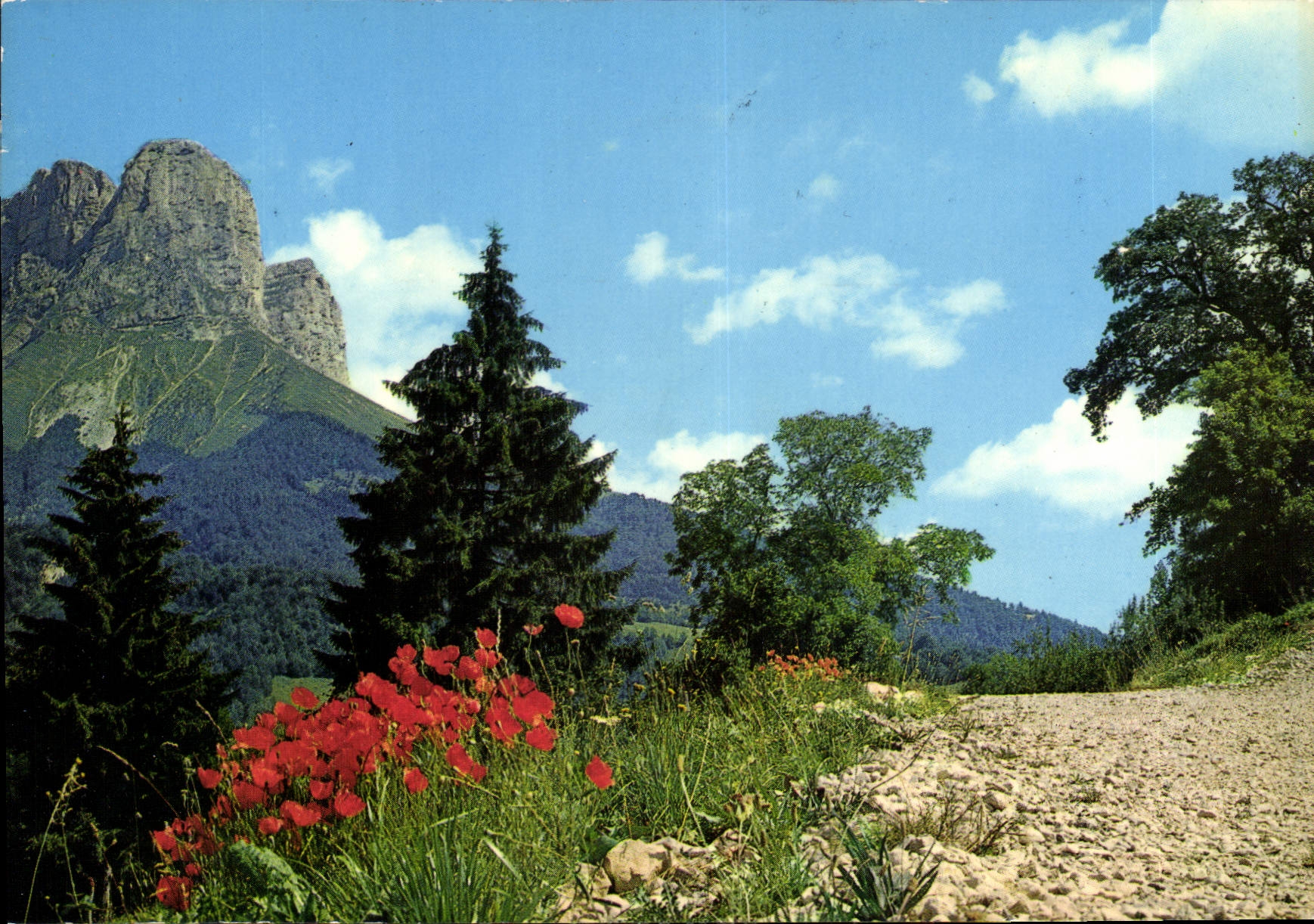 CPM Promenade aux environs du Col de l'Arzelier Rocher des Deux Soeurs