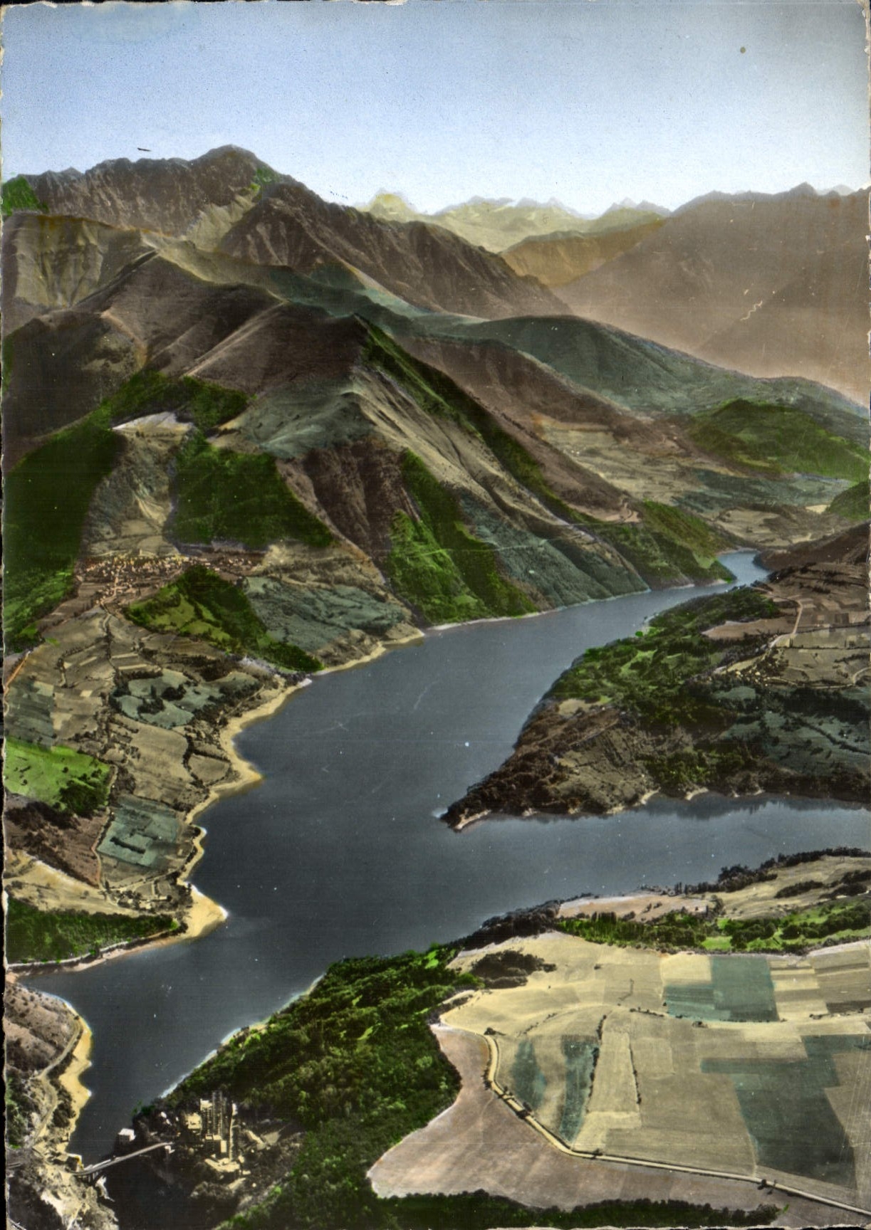 CPM En Avion au dessus de Corps Isere Vue generale 