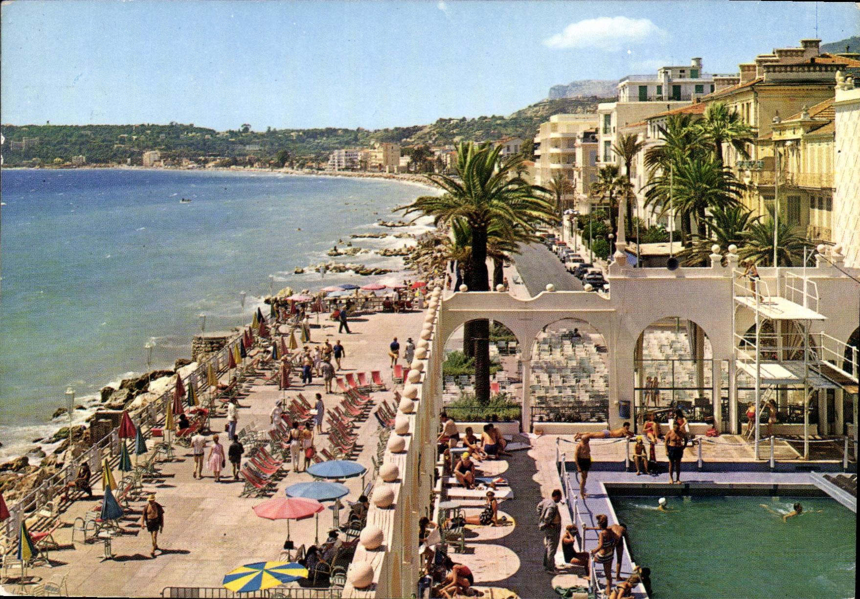 CPM Les Sites Merveilleux de la Cote d'Azur Menton A M la Piscine du Casino la Promenade et la Plage