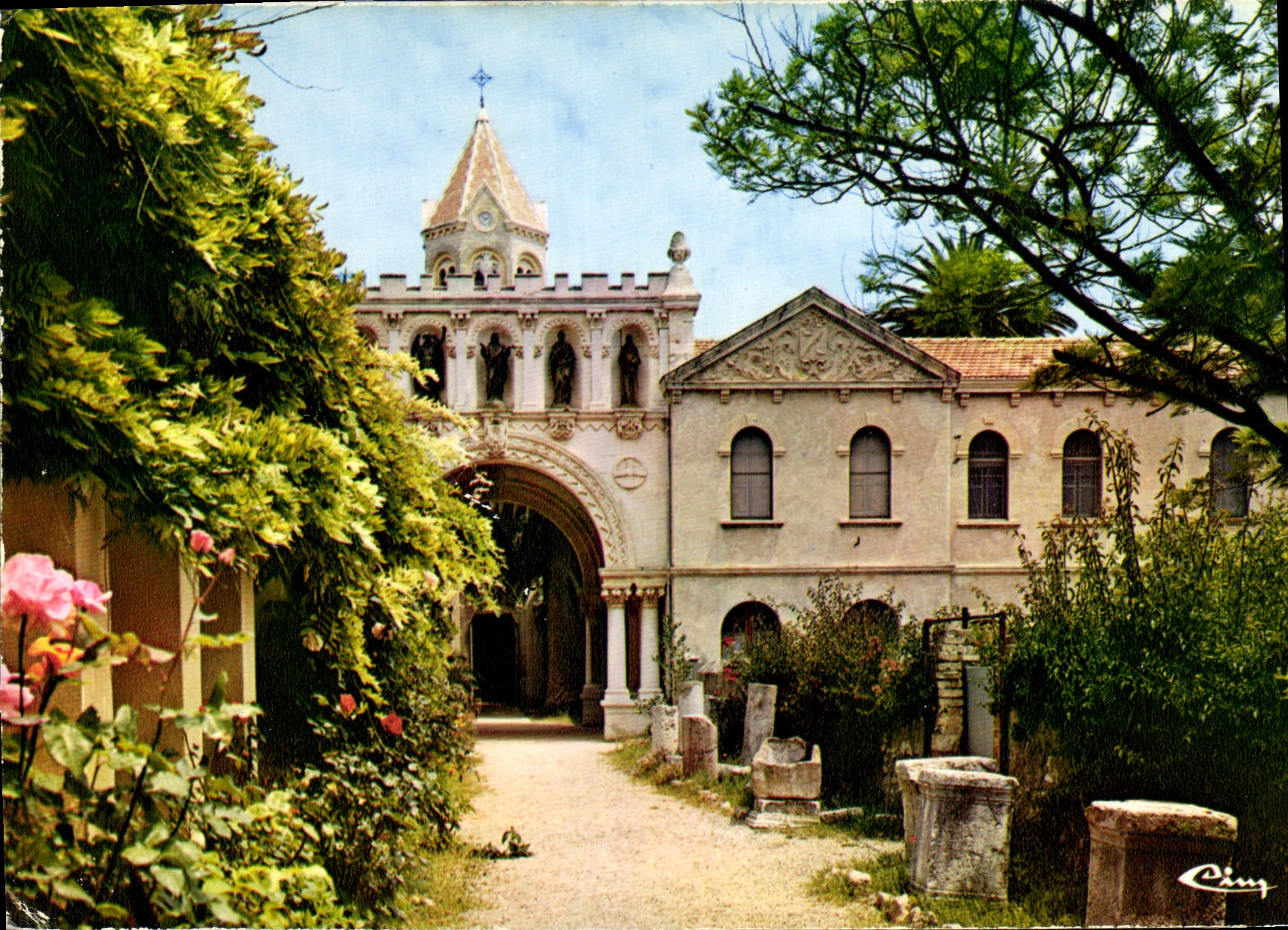 CPM Abbaye de N D de Lerins Ile Saint Honorat Cannes Facade du Monastere et Musee Lapidaire 