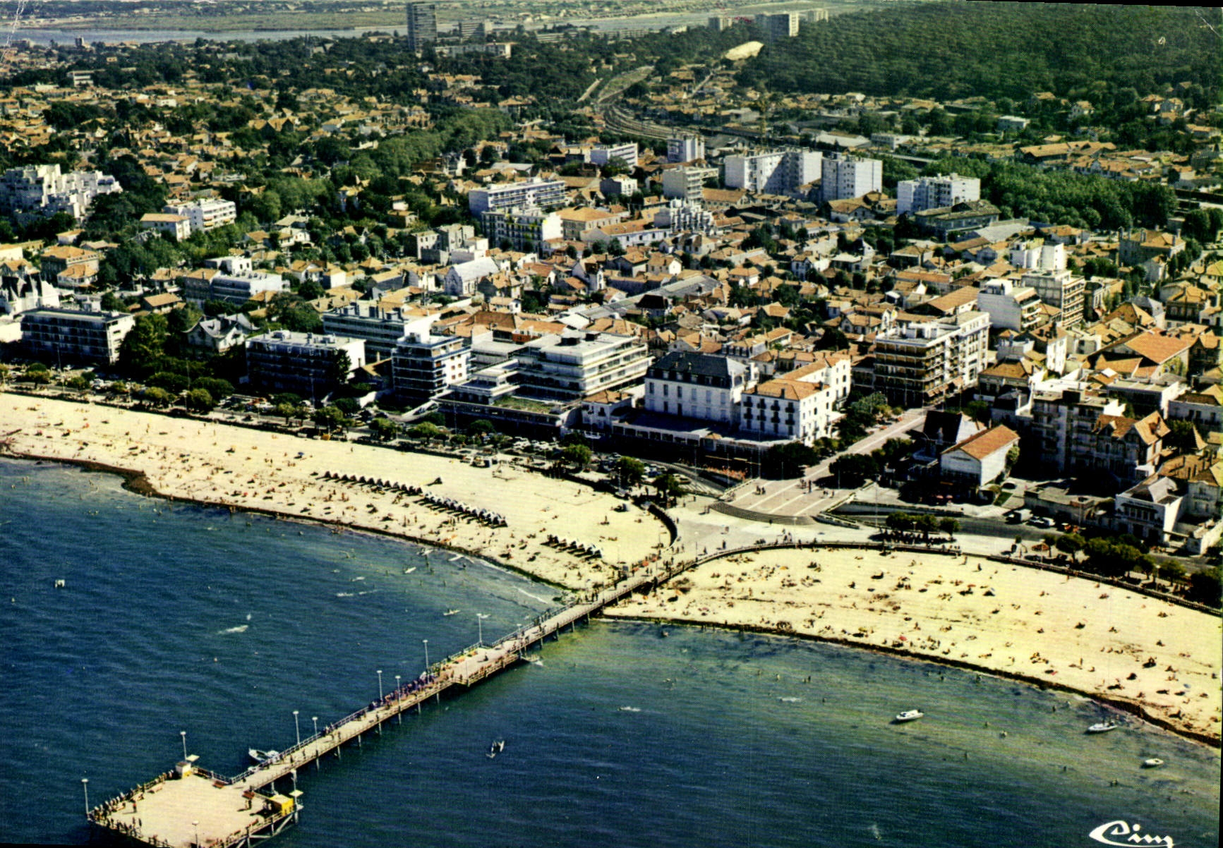 CPM Bassin d'Arcachon Arcachon Gironde vue aerienne la Plage et la Jetee Thiers
