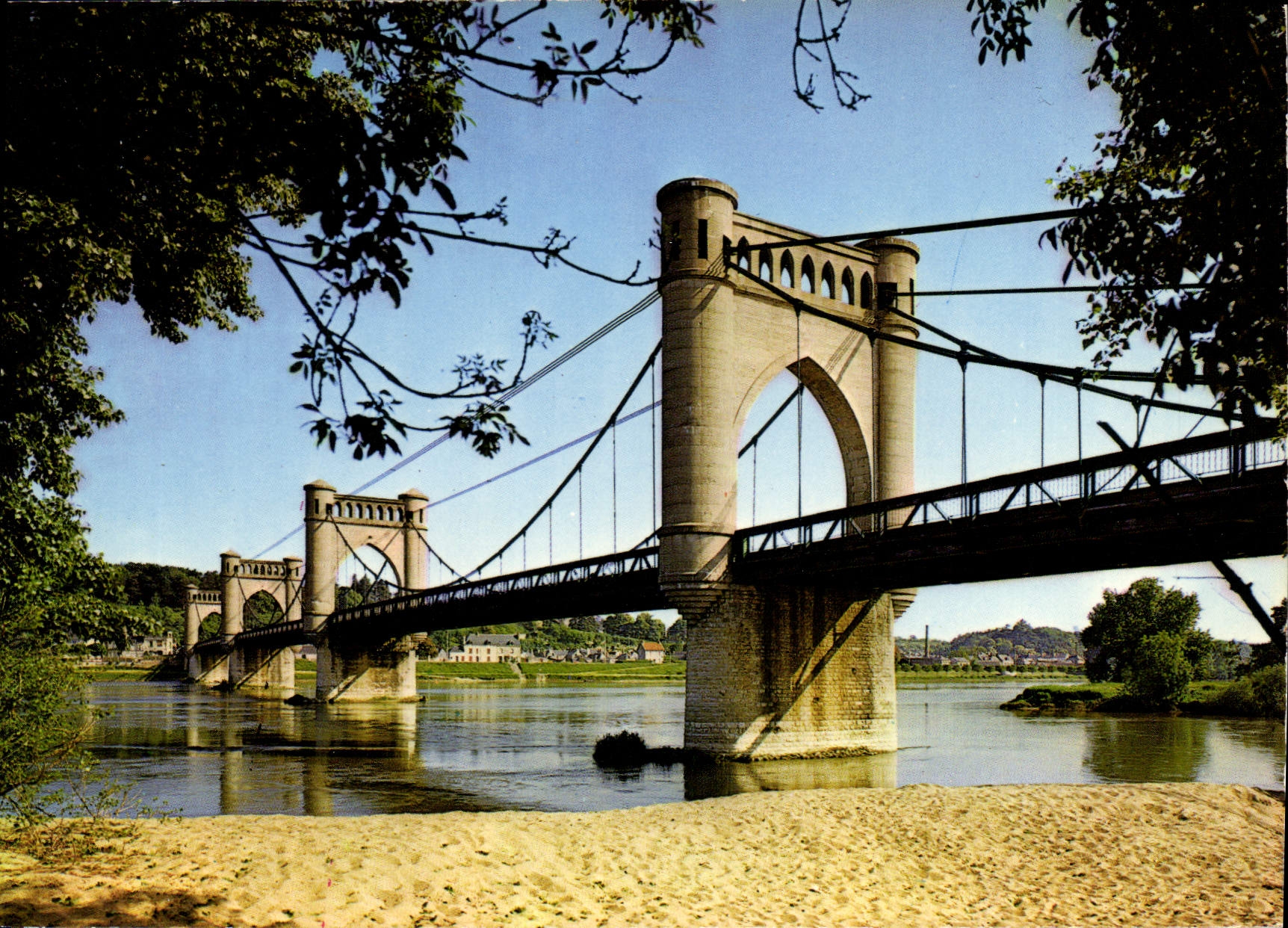 CPM Langeais I et L le Pont suspendu sur la Loire