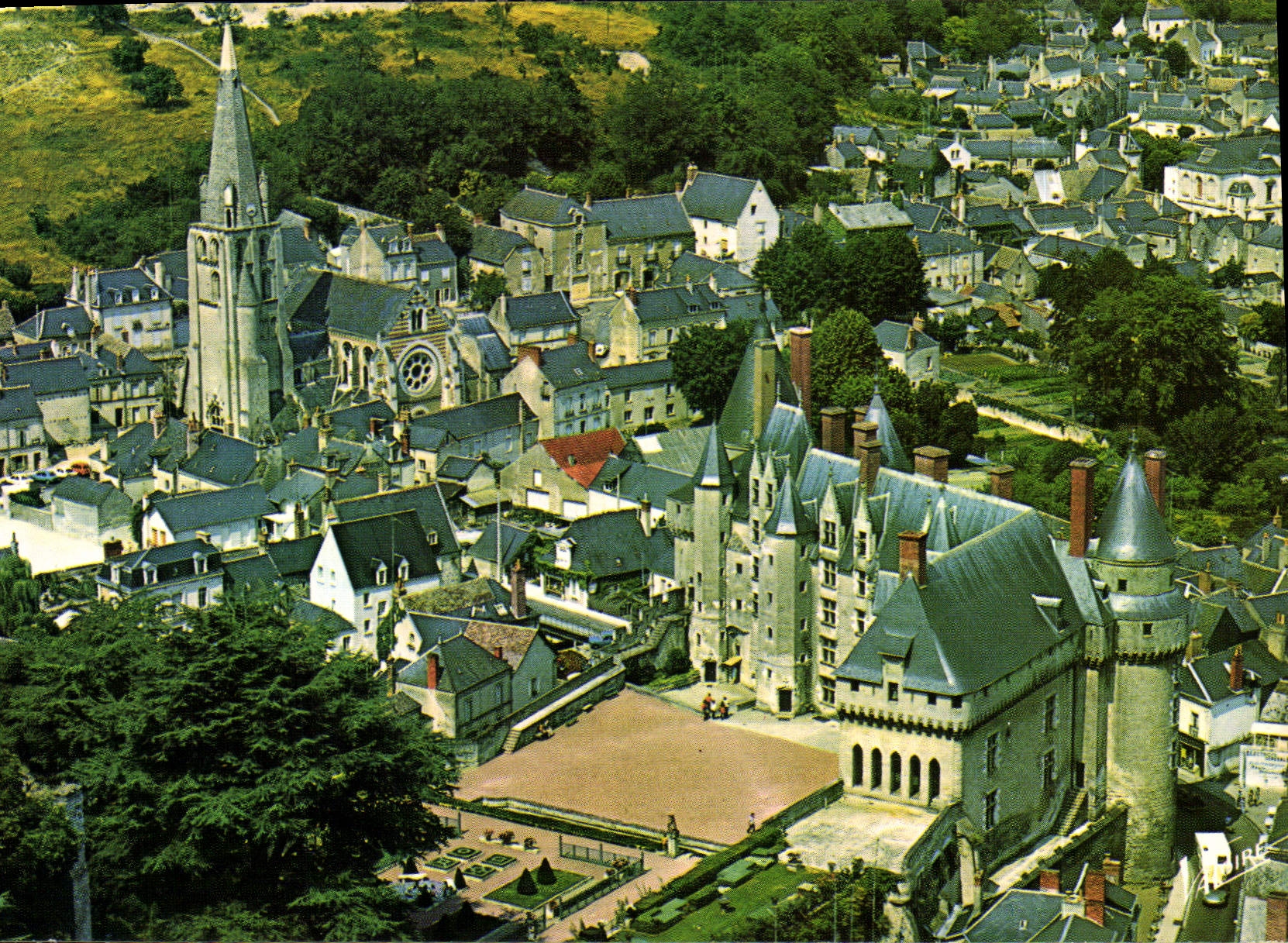 CPM Les Merveilles du Val de Loire Langeais Indre et Loire vue aerienne le Chateau XV siecle et ses