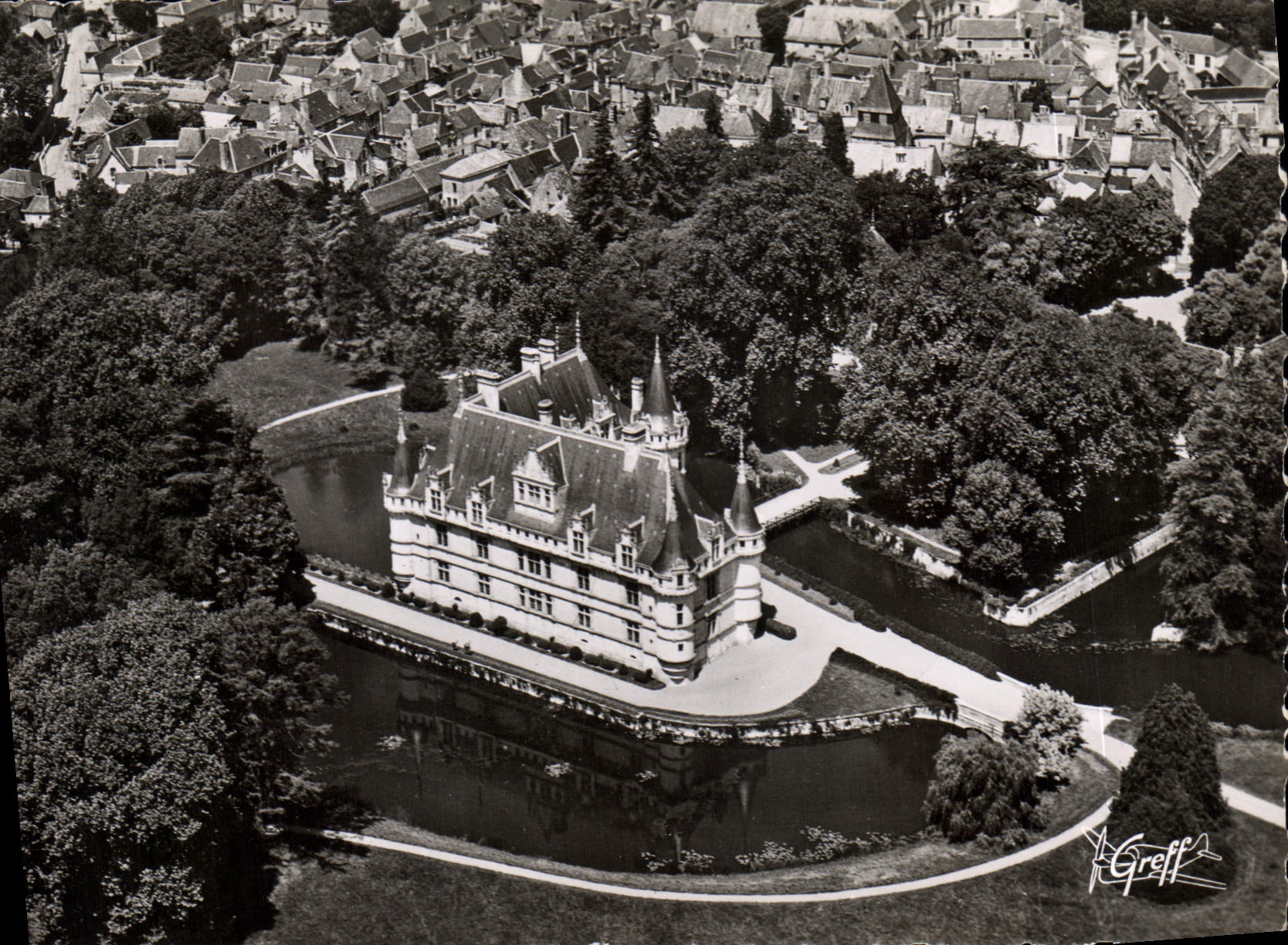 CPM En Touraine les Chateaux de la Loire Azay le Rideau Indre et Loire vue aerienne le Chateau et le