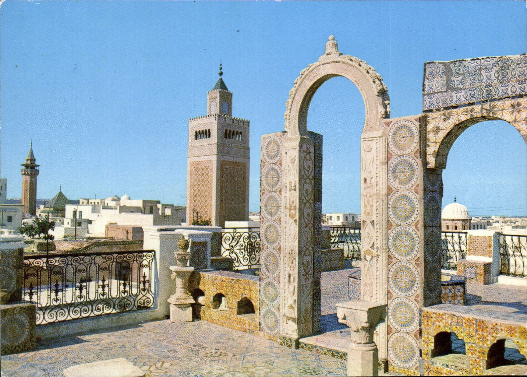 CPM Tunis les toits de la Medina 