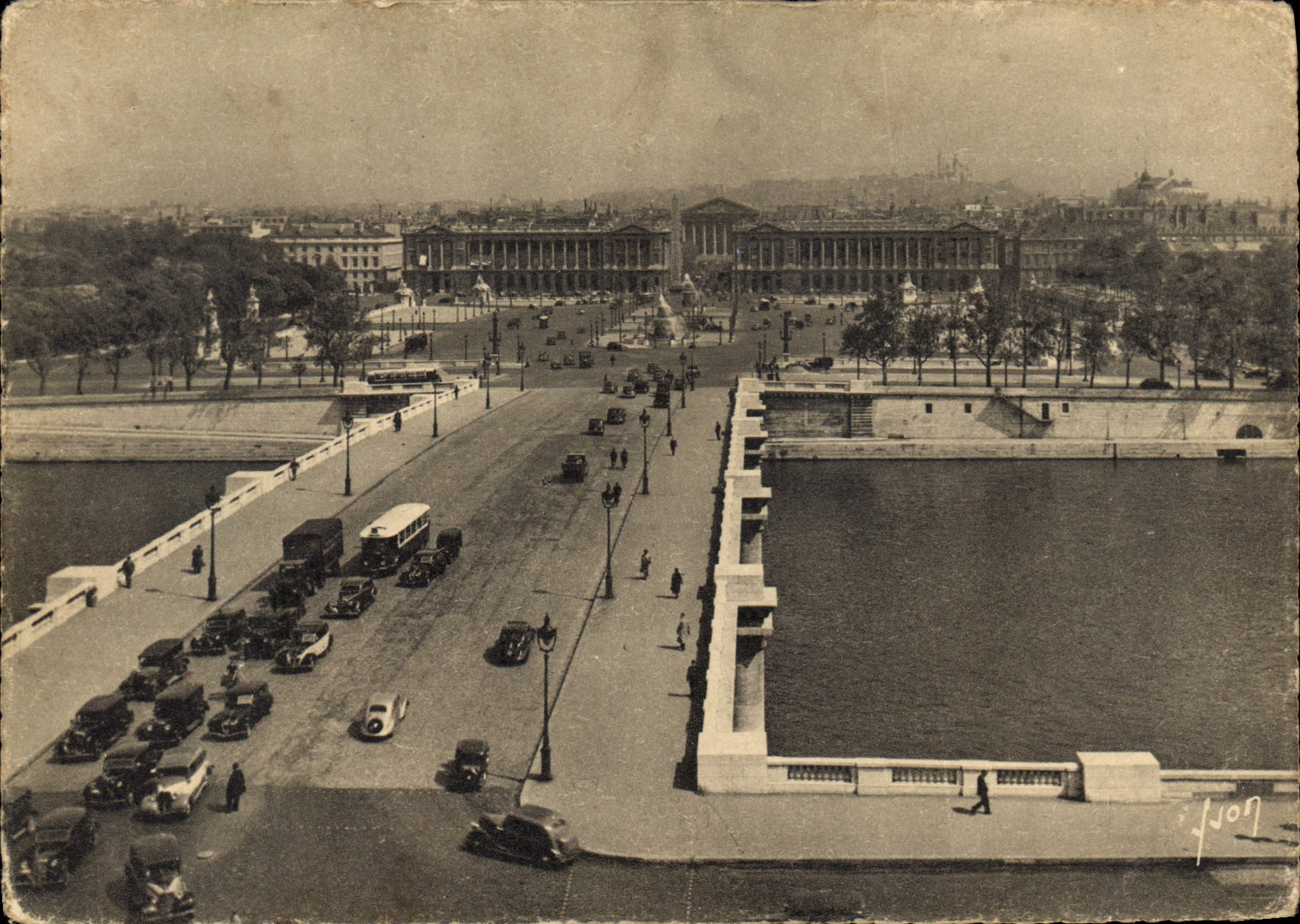 CPM Paris Pont et Place de la Concorde a l'Horizon butte Montmartre 