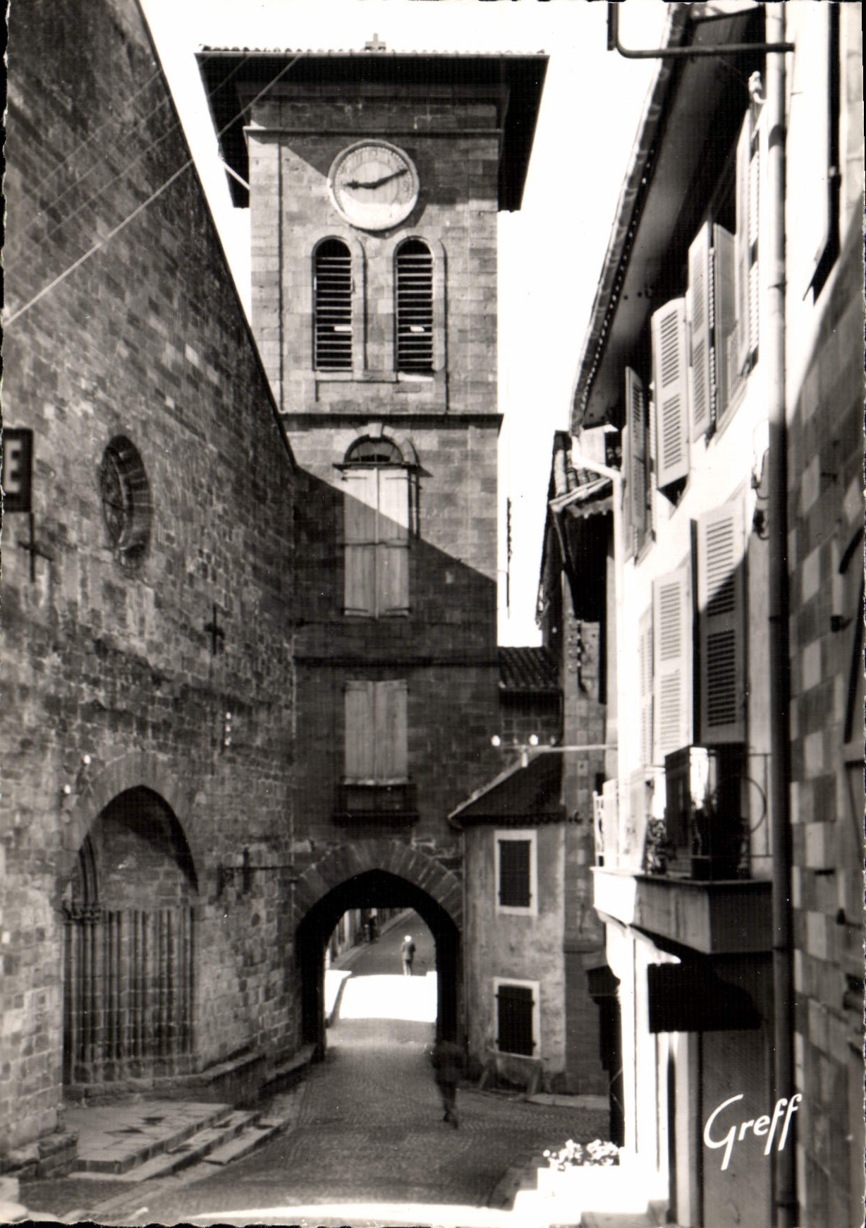 CPM En Pays Basque St Jean Pied de Port Facade et Clocher de l'eglise XV siecle