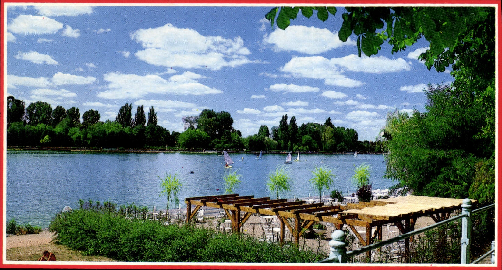 CPM Vichy Allier les bords du Lac d'Allier 