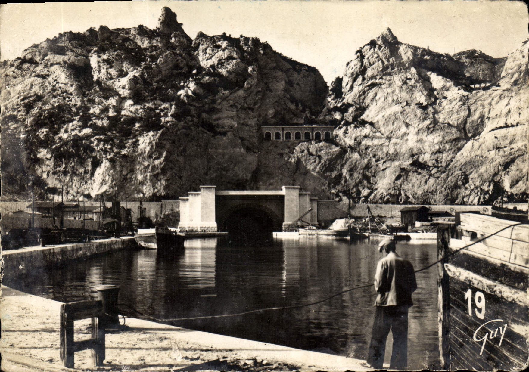 CPM Environs de Marseille B du R l'Estague Entree du Tunnel du Rove 